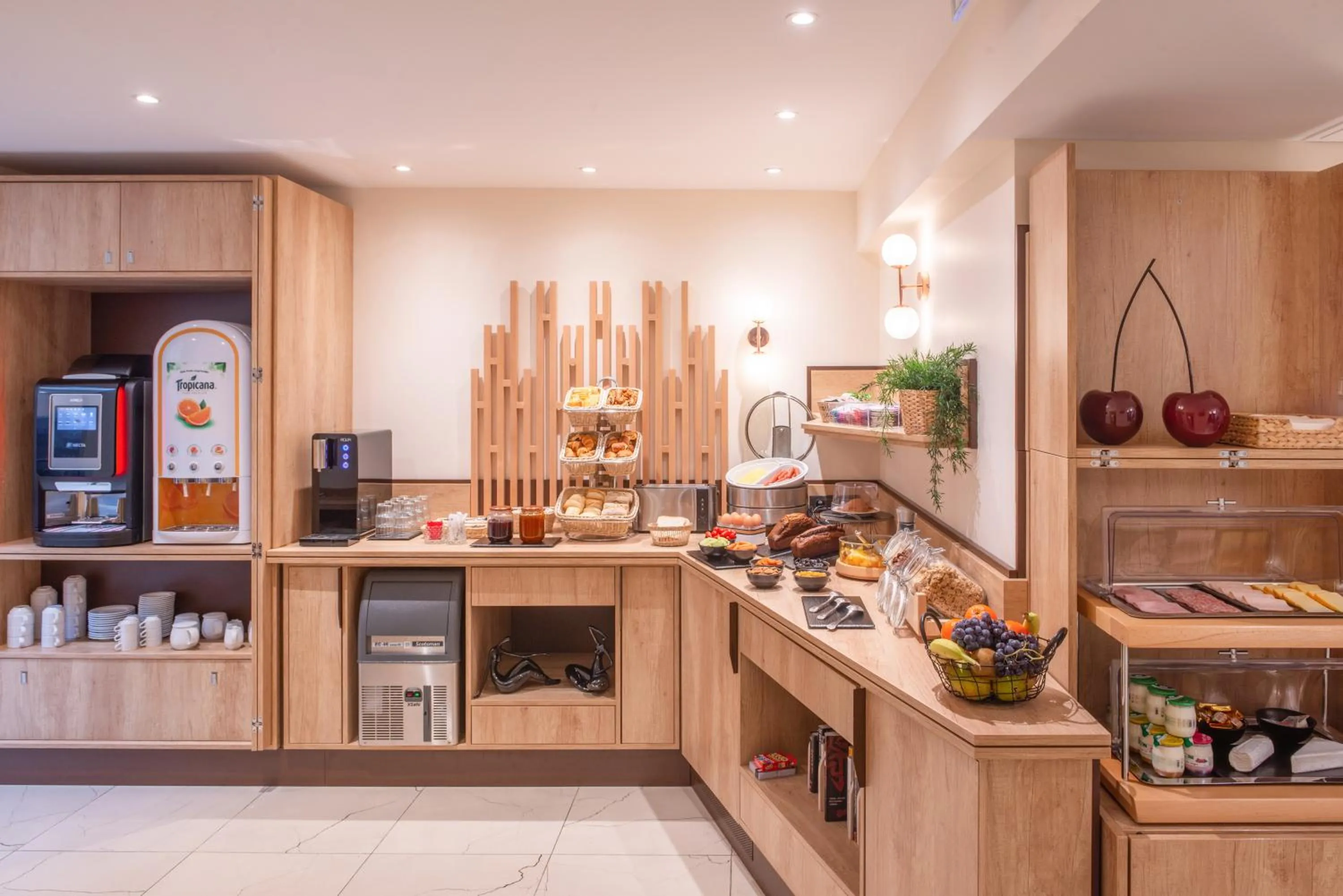 Buffet breakfast in Helussi Hôtel