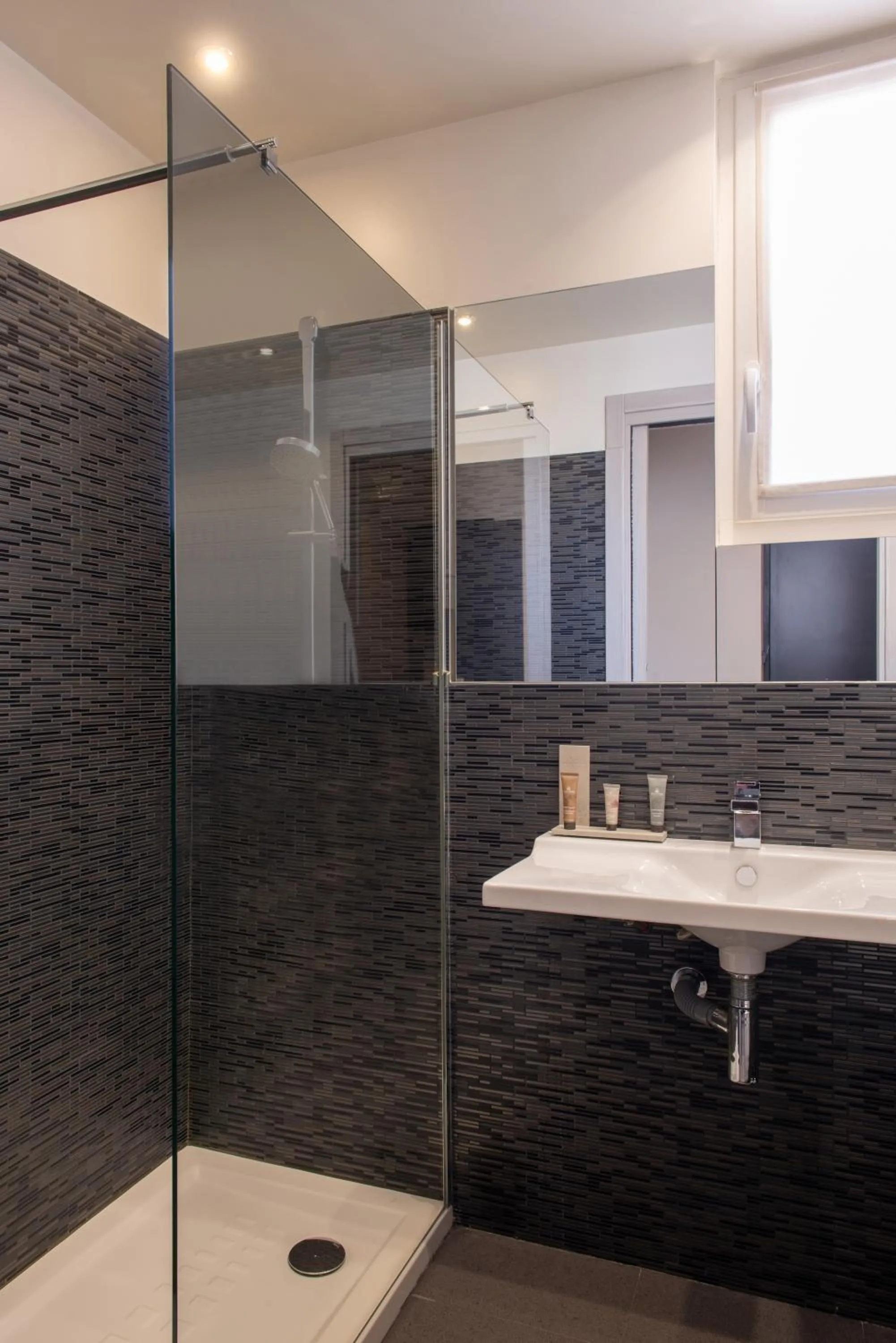 Bathroom in Helussi Hôtel