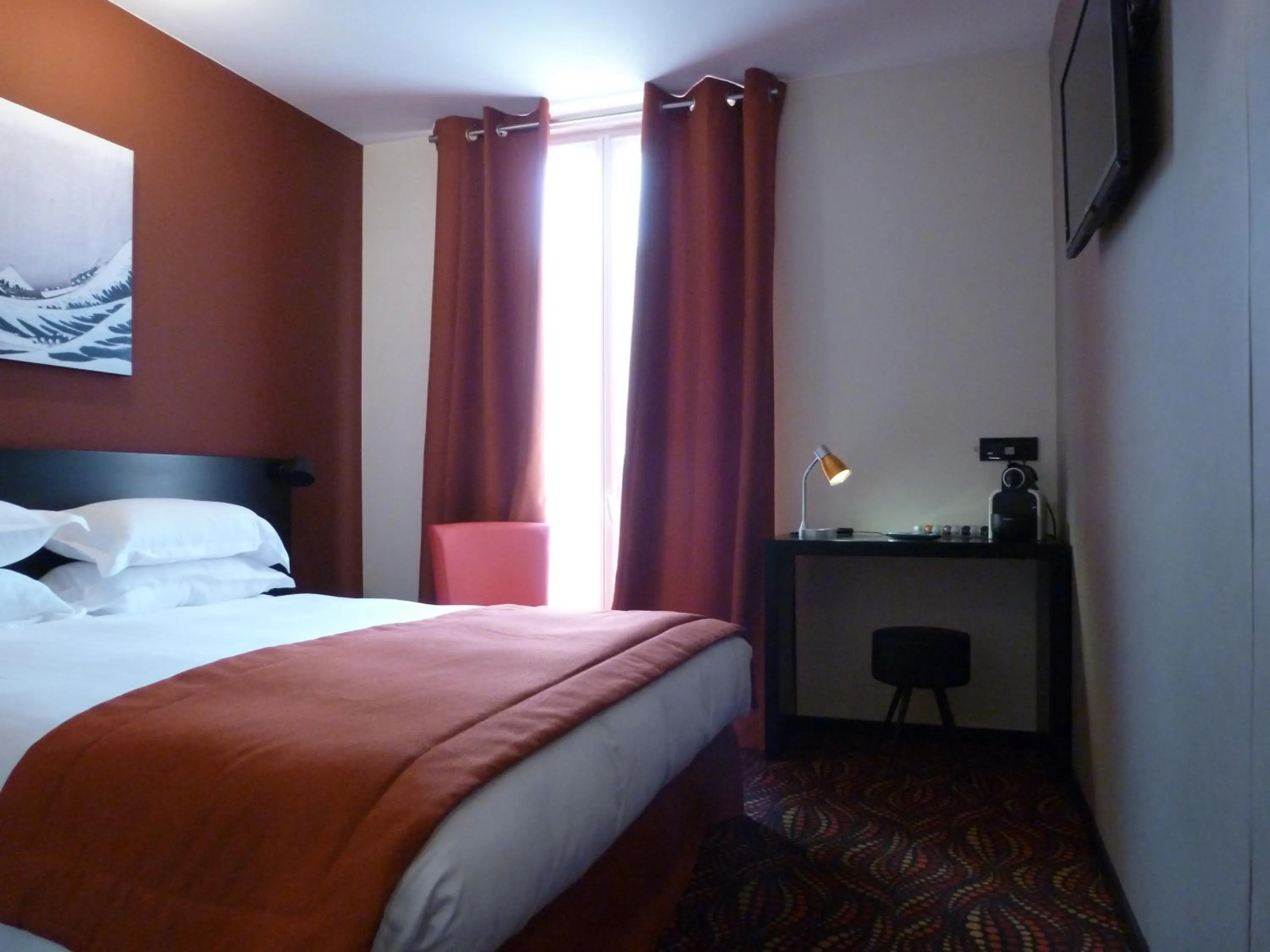 Bedroom, Bed in Helussi Hôtel