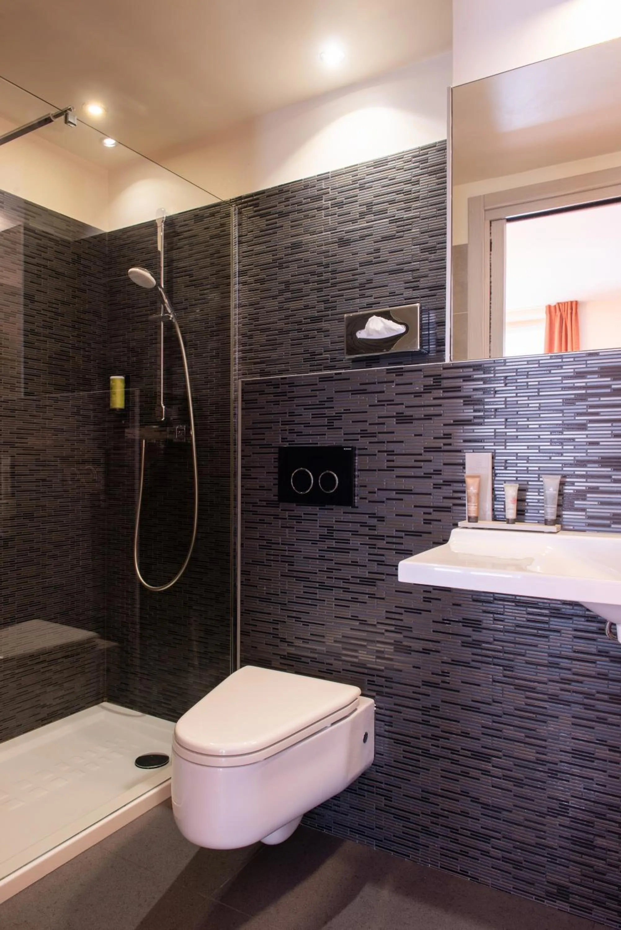 Bathroom in Helussi Hôtel