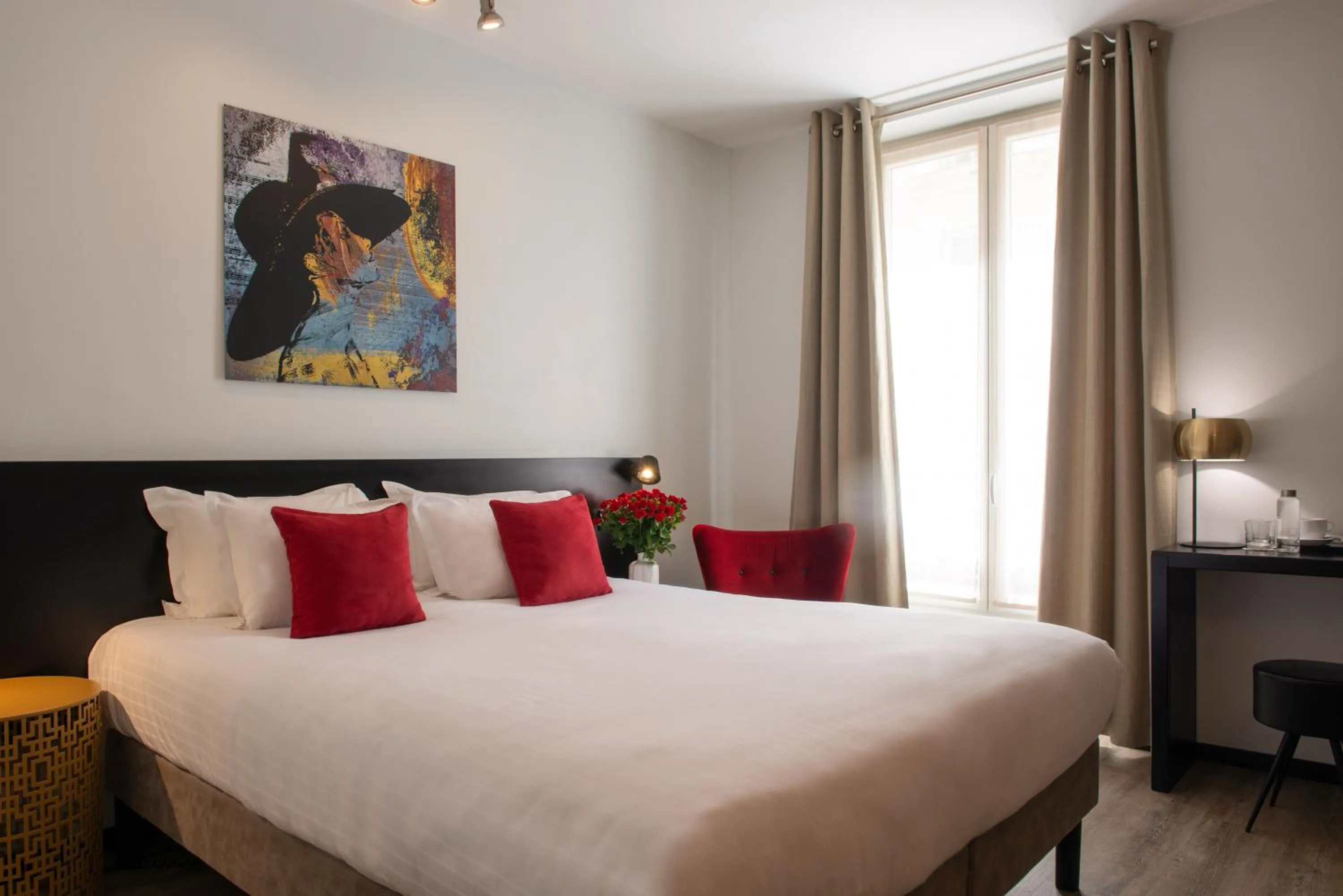 Photo of the whole room, Bed in Helussi Hôtel