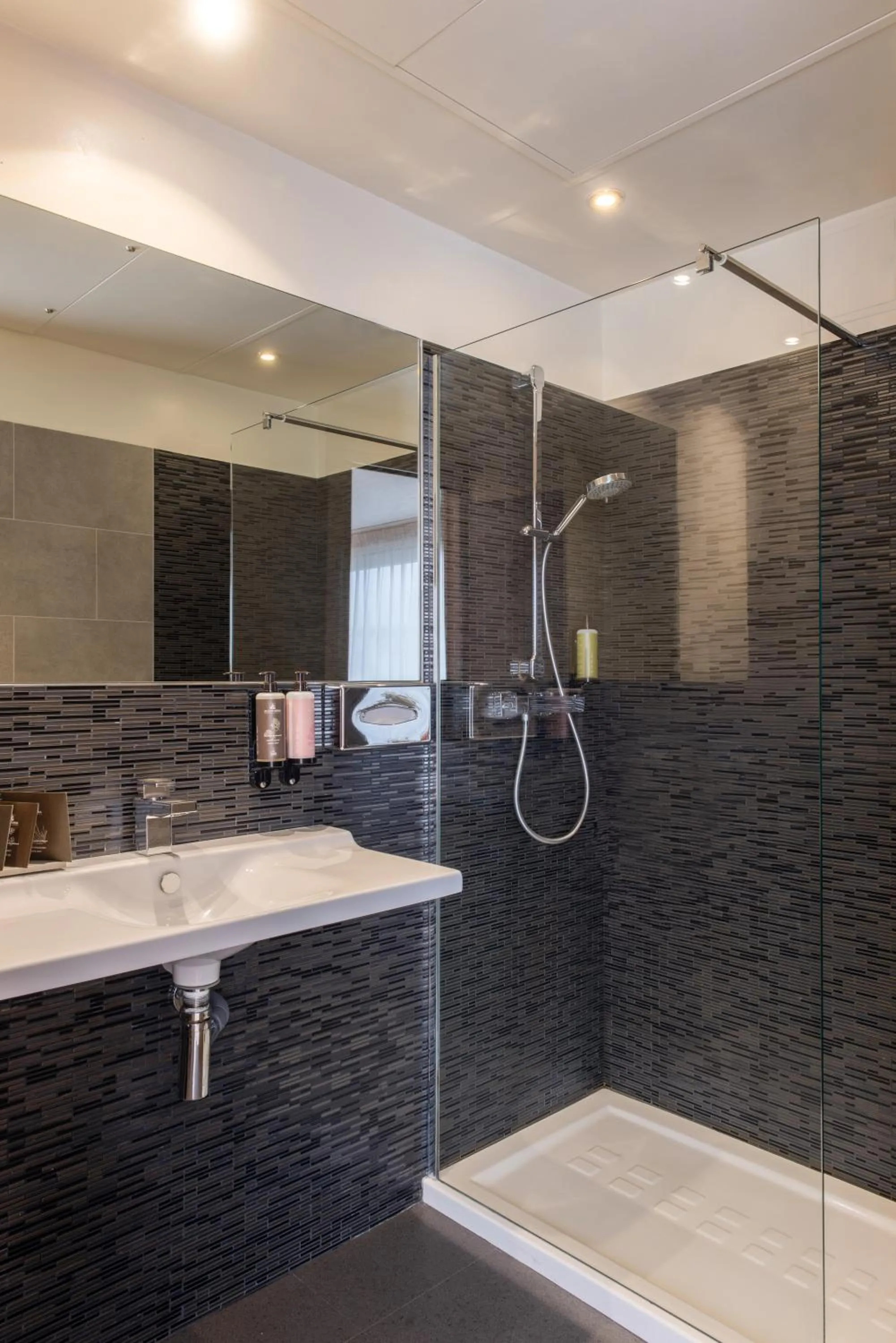 Bathroom in Helussi Hôtel