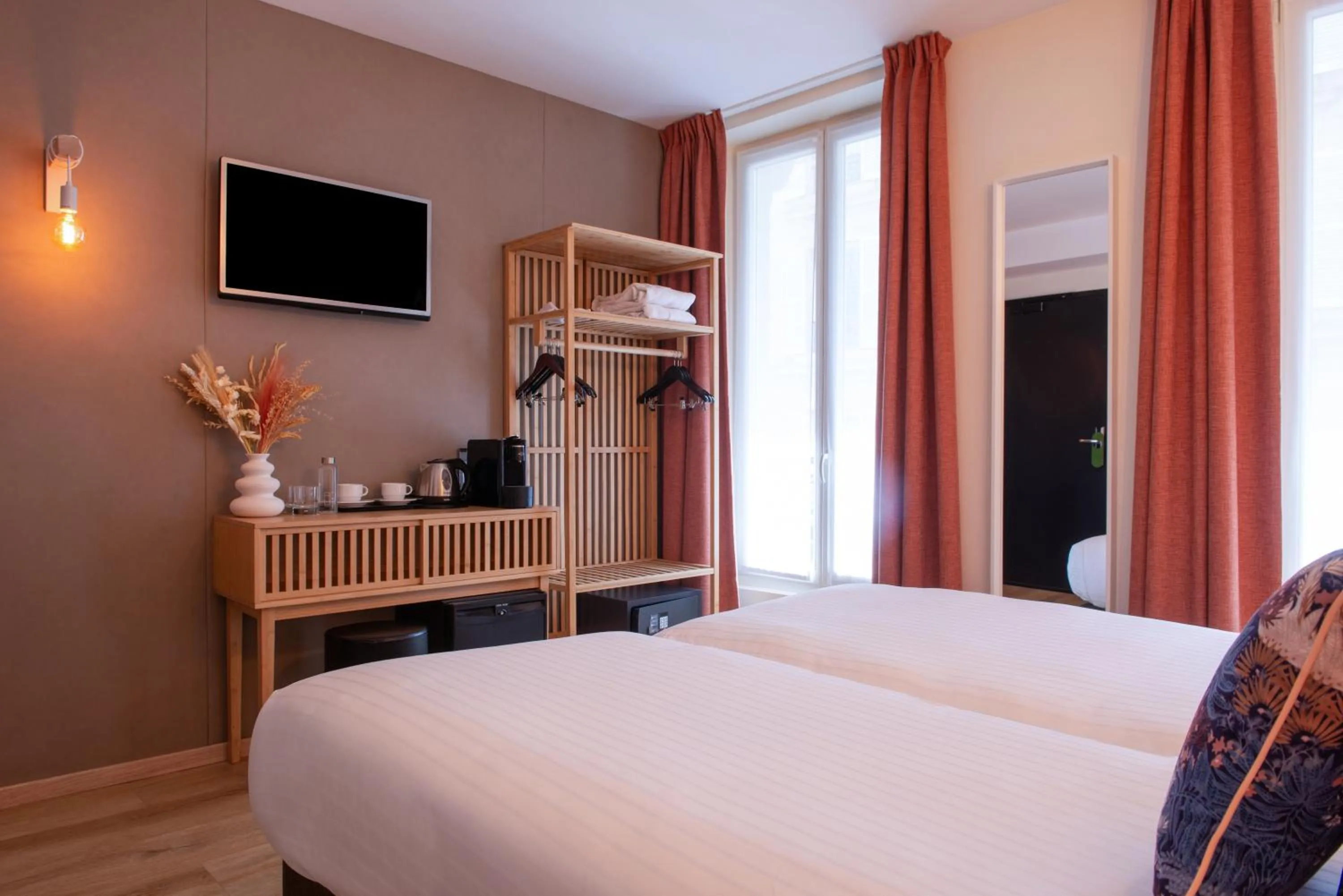 Photo of the whole room, Bed in Helussi Hôtel