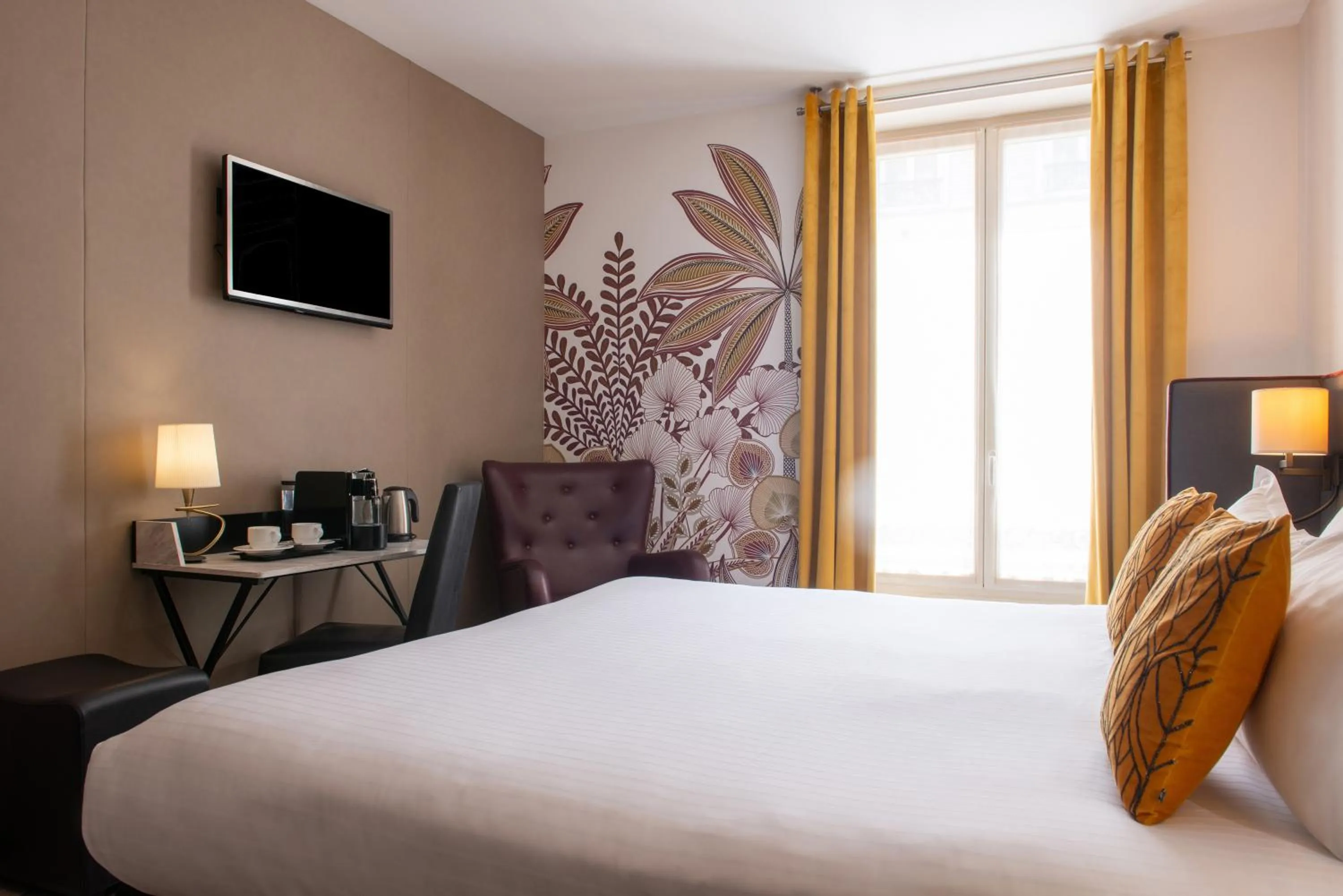 Photo of the whole room, Bed in Helussi Hôtel