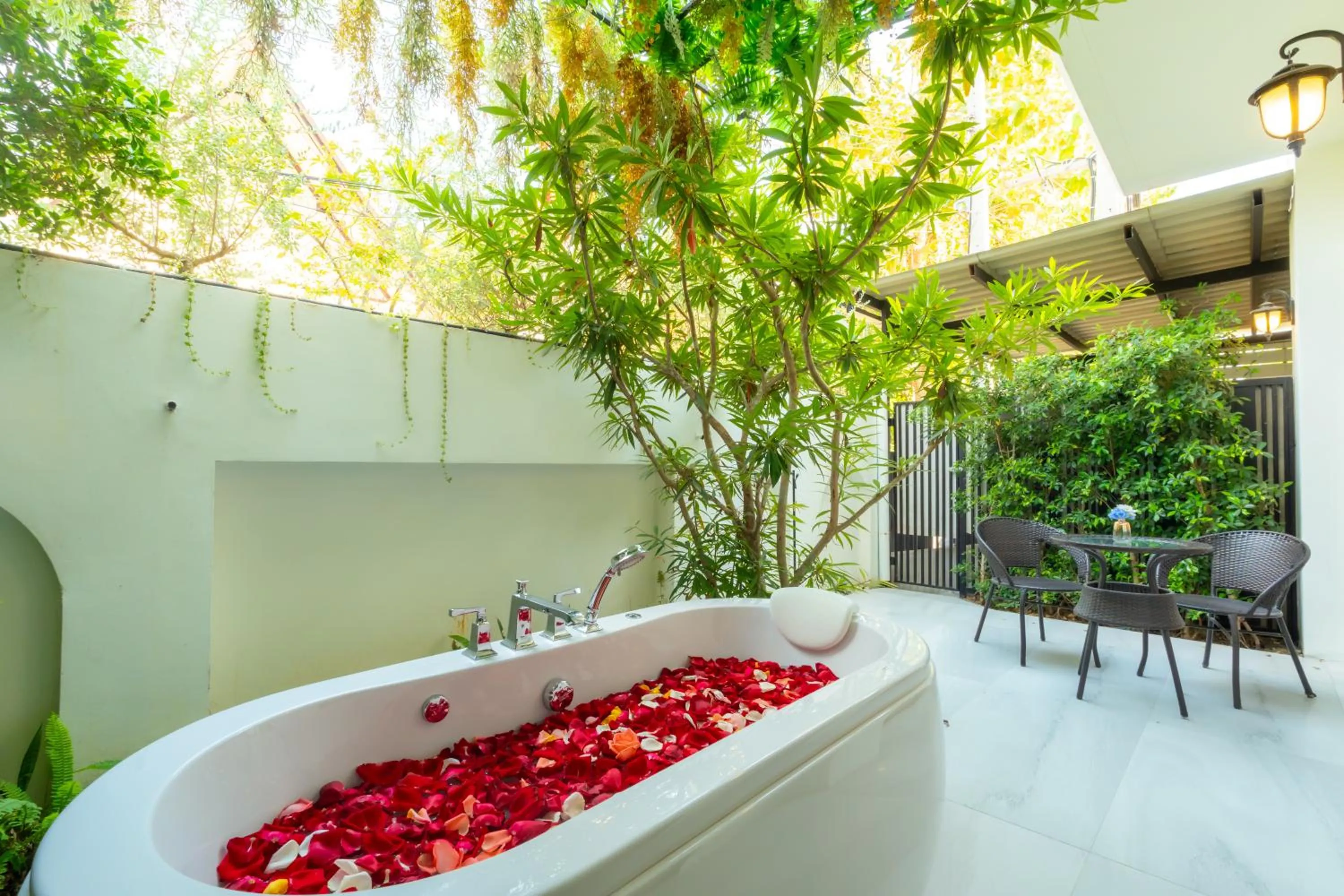 Hot Tub in Le ville lanna Chiang Mai Gate Old Town Hotel