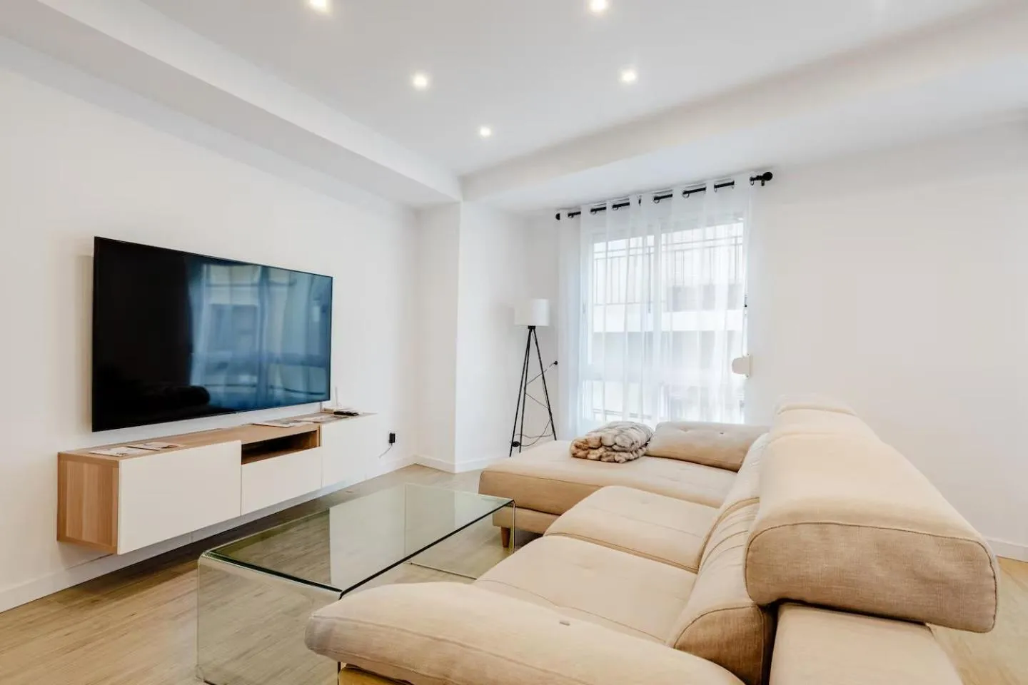TROBAT18 - Castle View Luxury Duplex with Private Terrace