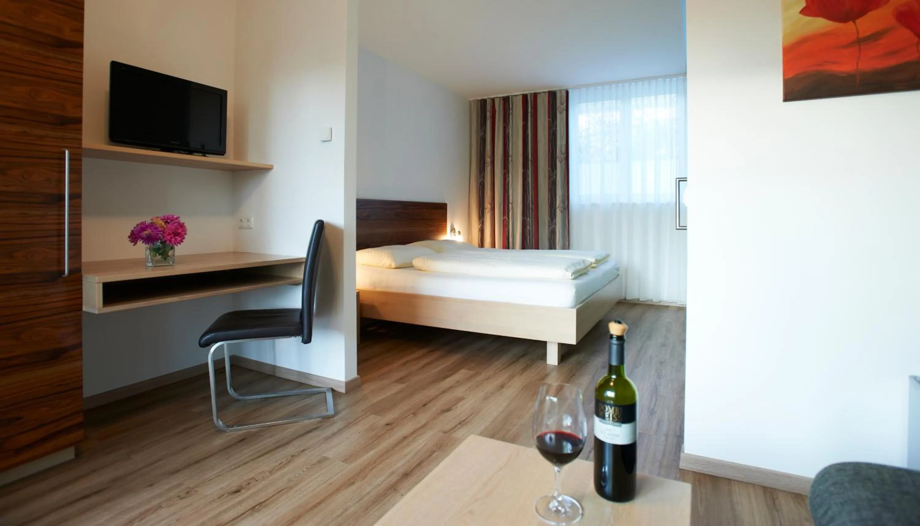 Photo of the whole room, Bed in Gästehaus Elisabeth Weinhandl