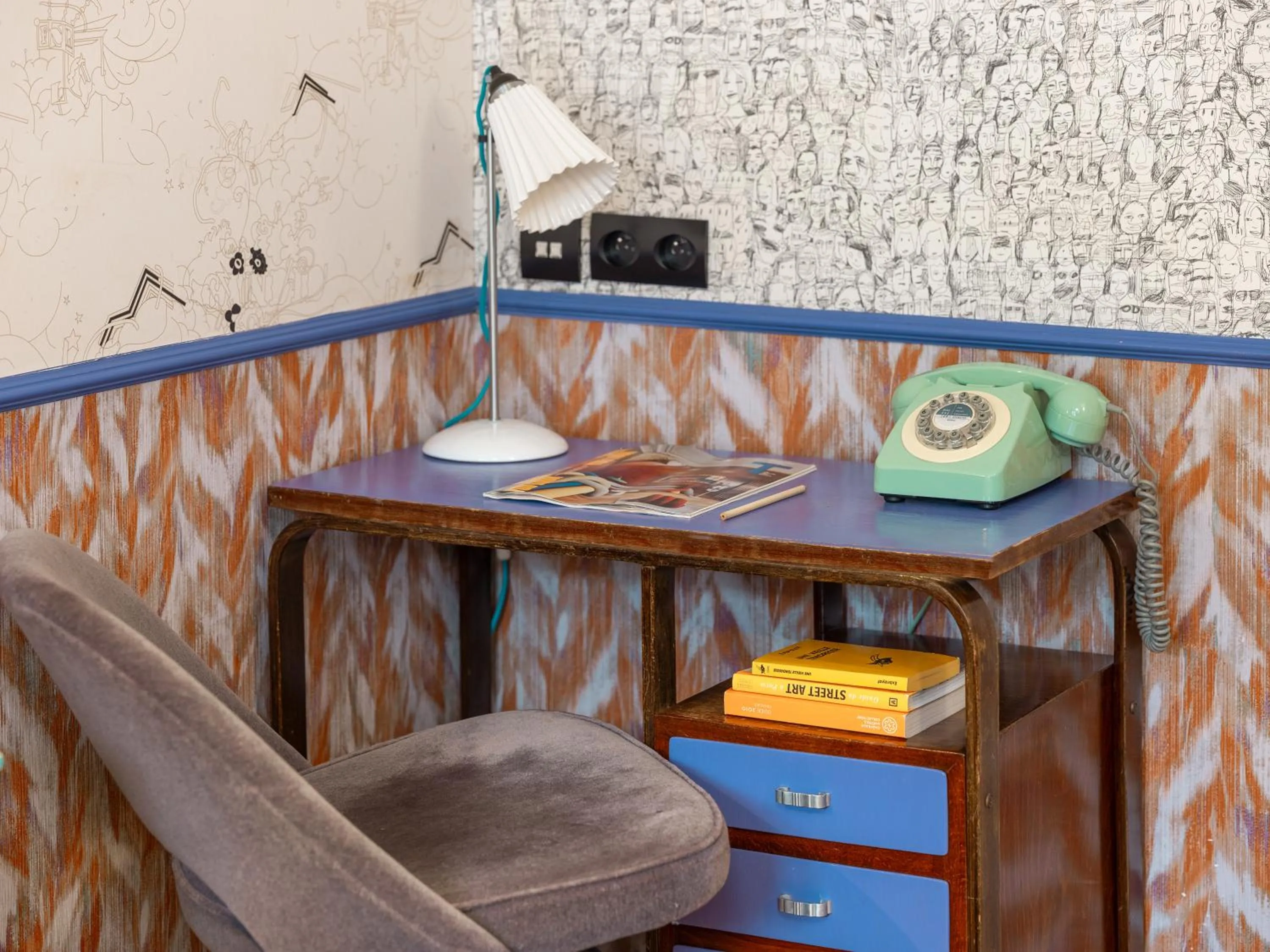 Decorative detail in Hôtel Crayon Rouge - Louvre Palais Royal