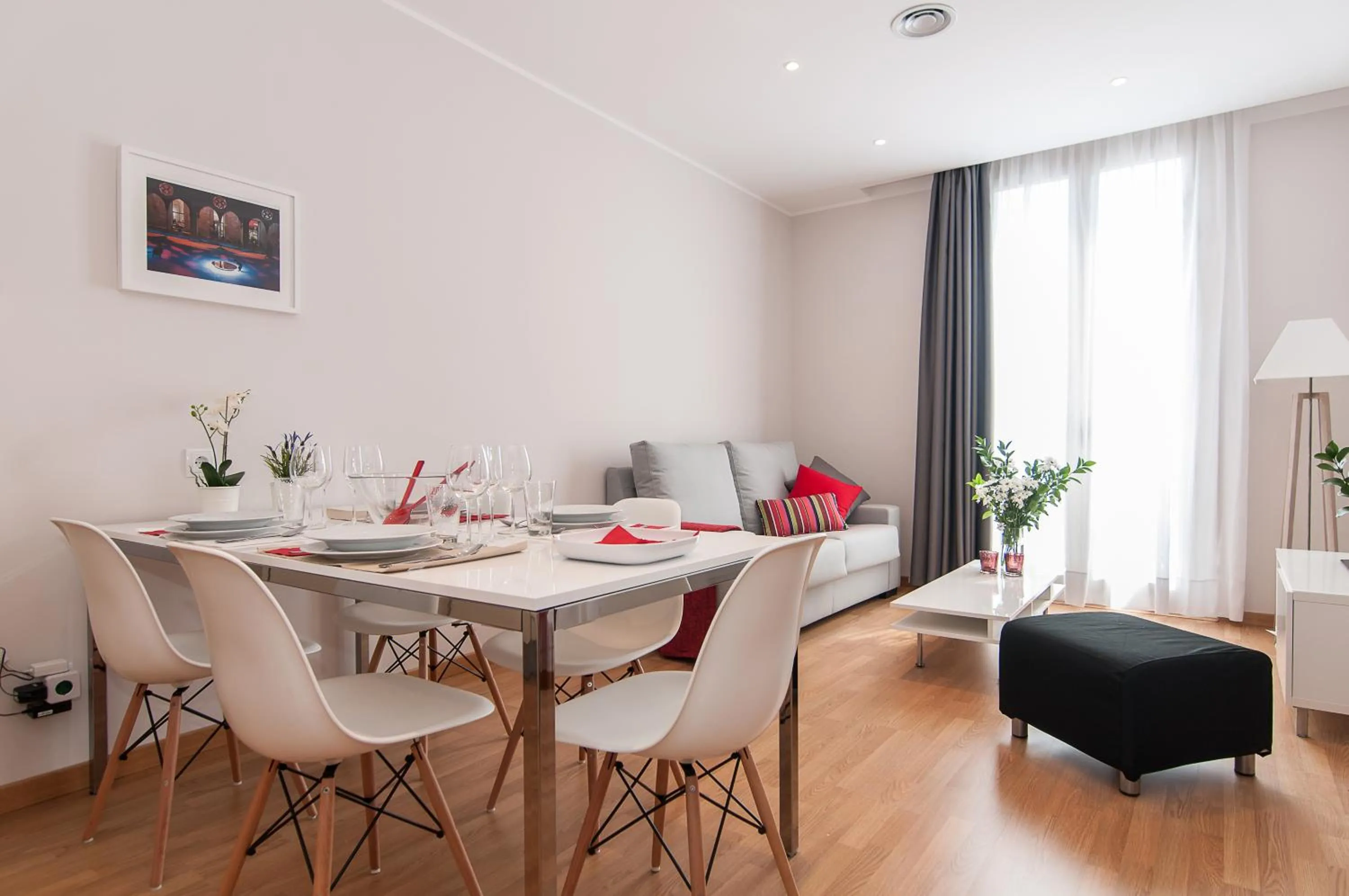 Dining area in Pelayo Deluxe Apartments