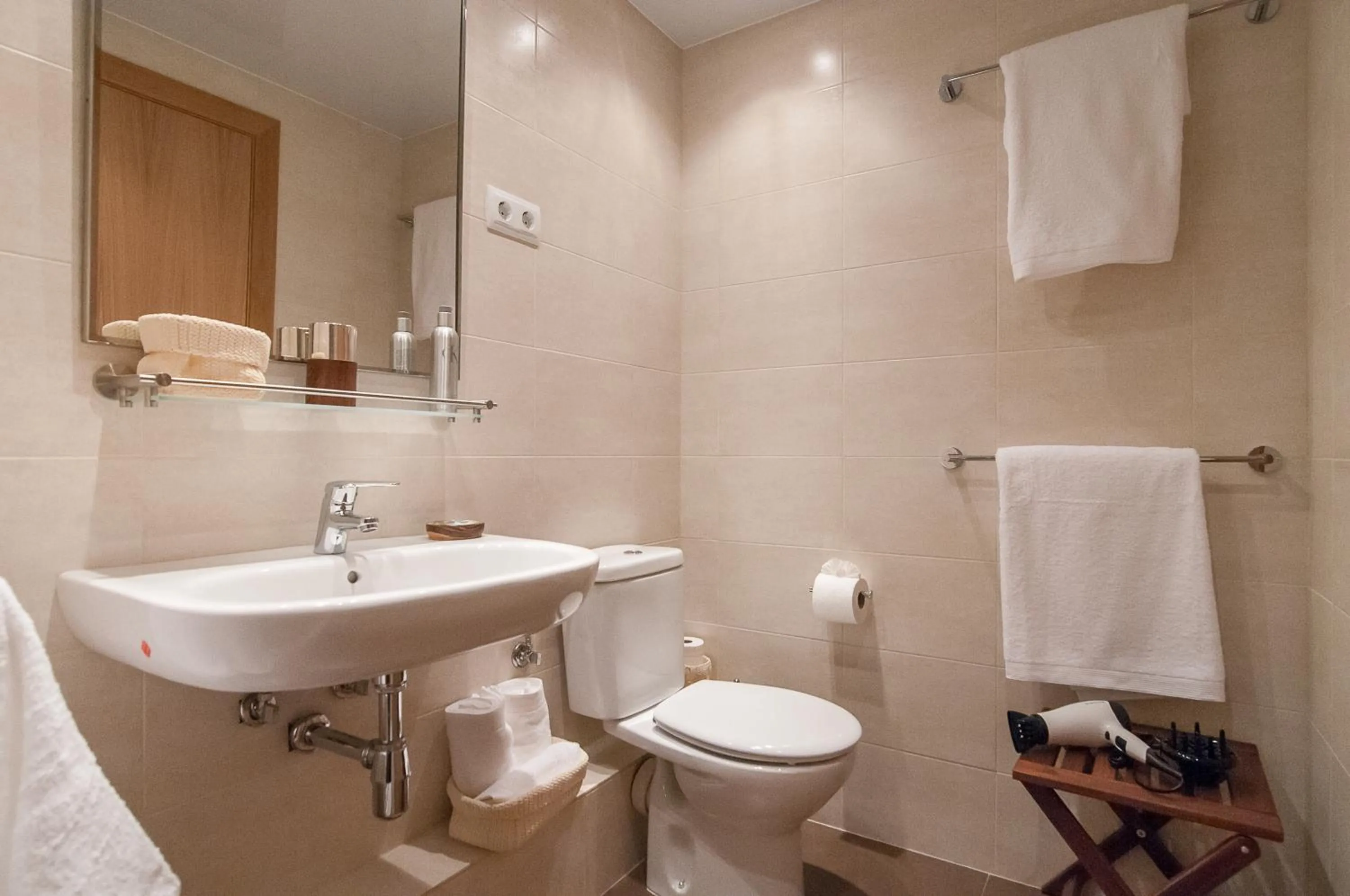 Bathroom in Pelayo Deluxe Apartments