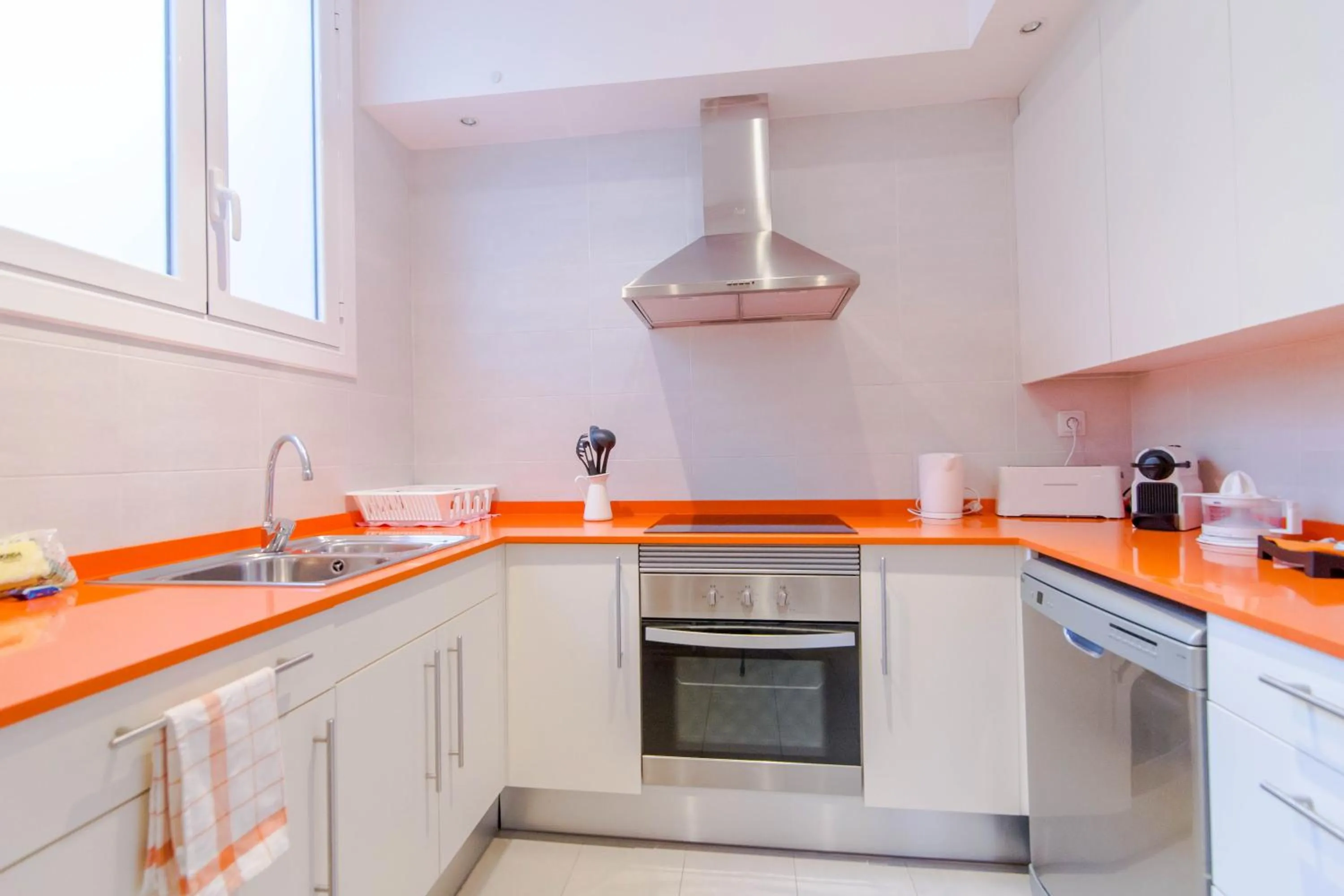 Day in Pelayo Deluxe Apartments