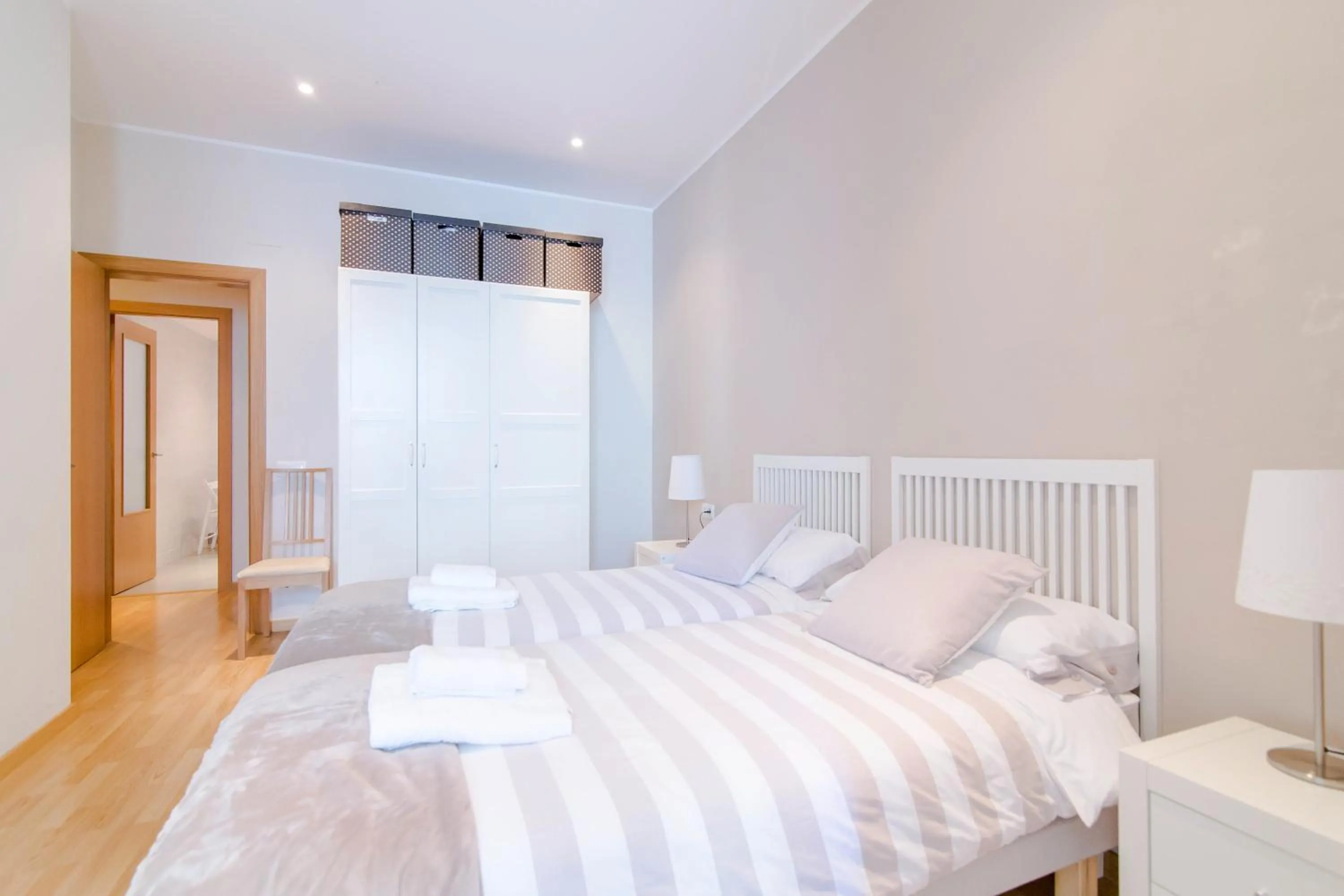 Photo of the whole room, Bed in Pelayo Deluxe Apartments