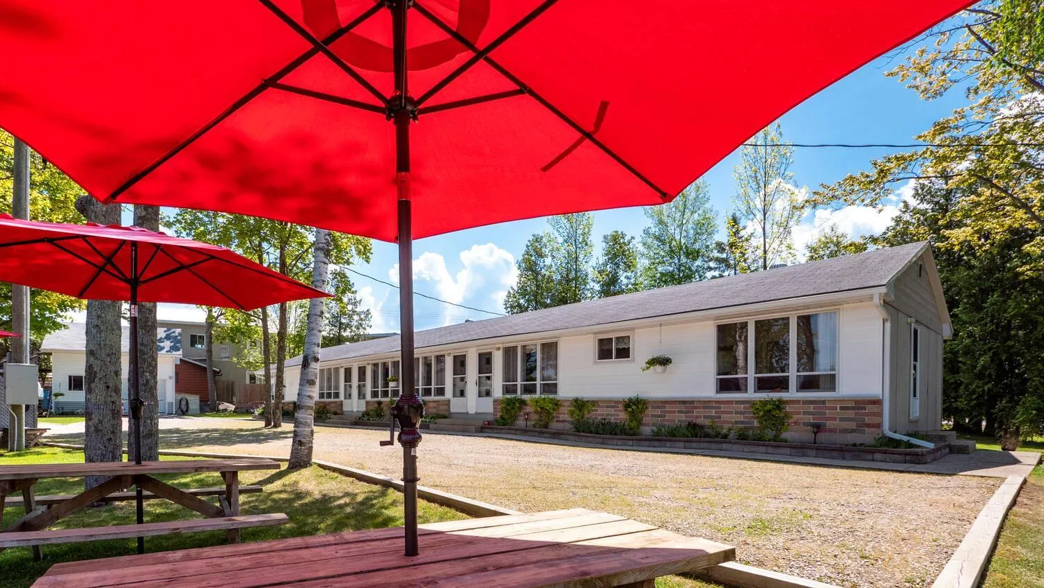 Two-Bedroom Suite in Bel Air Cottages and Motel