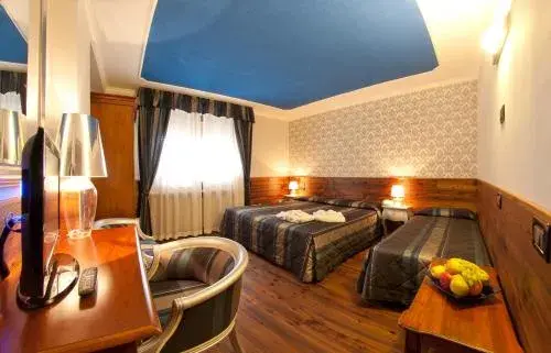 Hotel Cles Hotel Cles