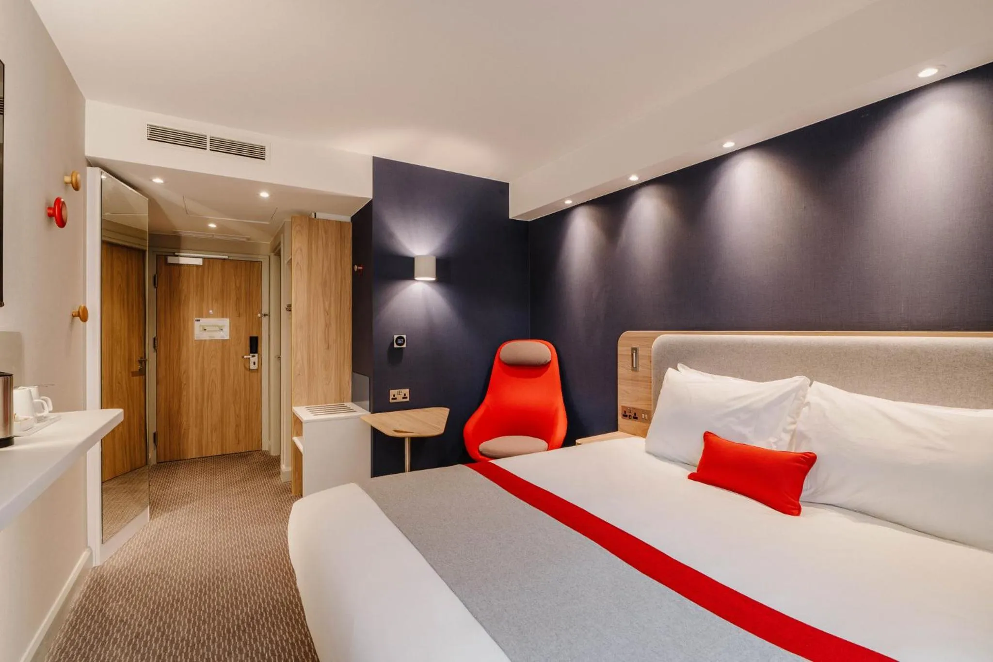 Photo of the whole room, Bed in Holiday Inn Express Liverpool - Central by IHG