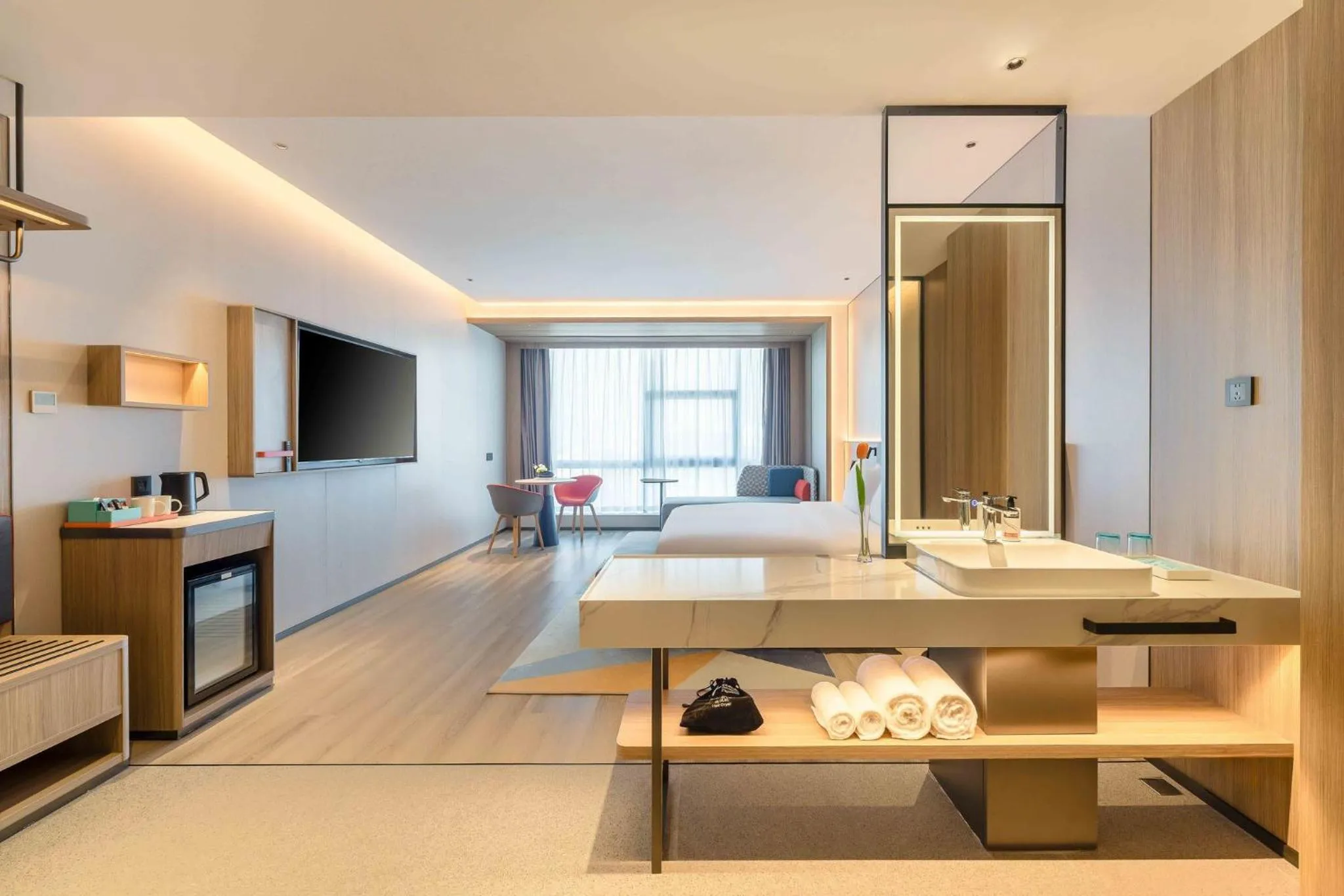 Photo of the whole room, Bed in Holiday Inn Express Hangzhou Airport by IHG