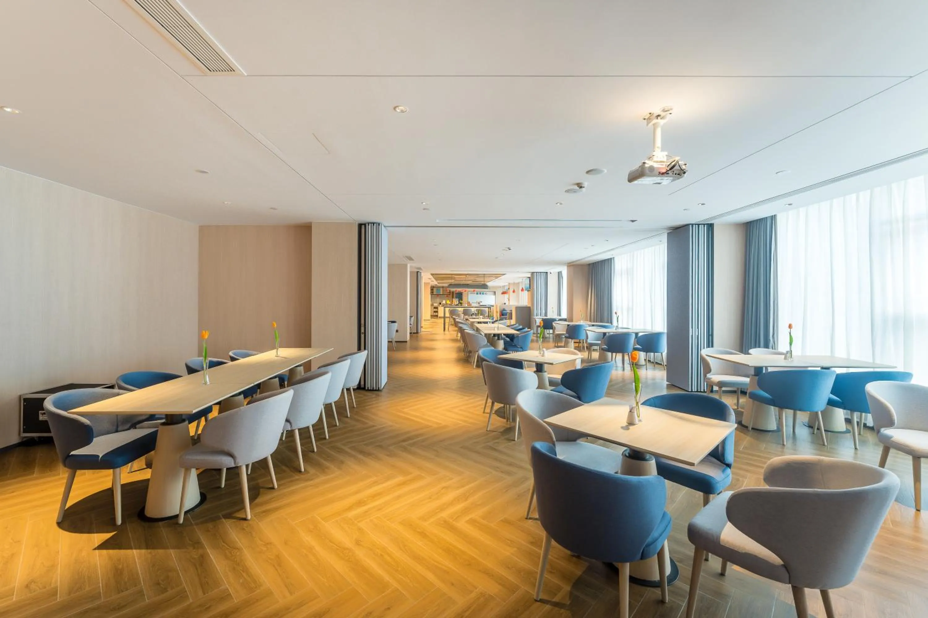 Restaurant/places to eat in Holiday Inn Express Hangzhou Airport by IHG