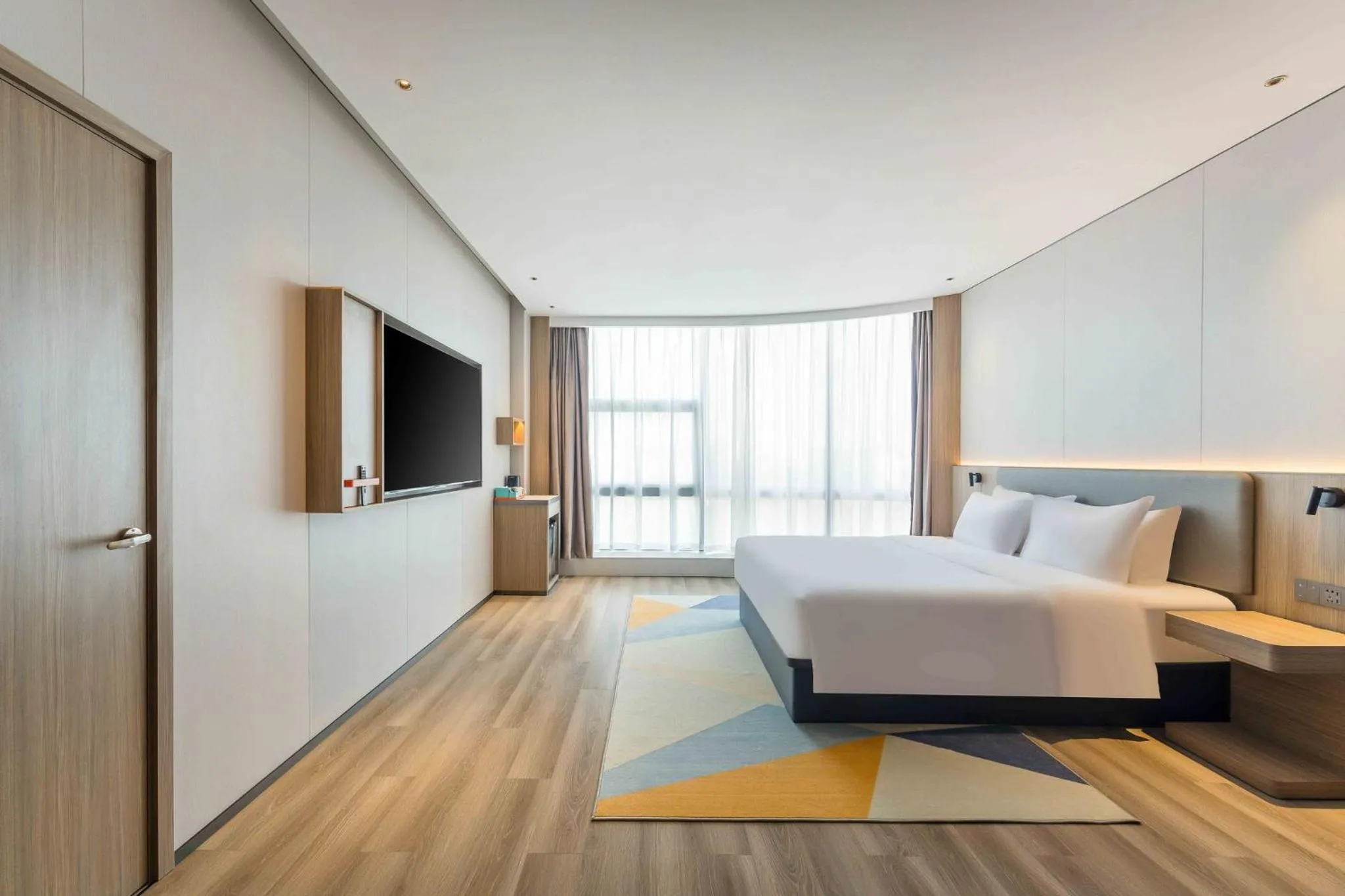 Photo of the whole room, Bed in Holiday Inn Express Hangzhou Airport by IHG