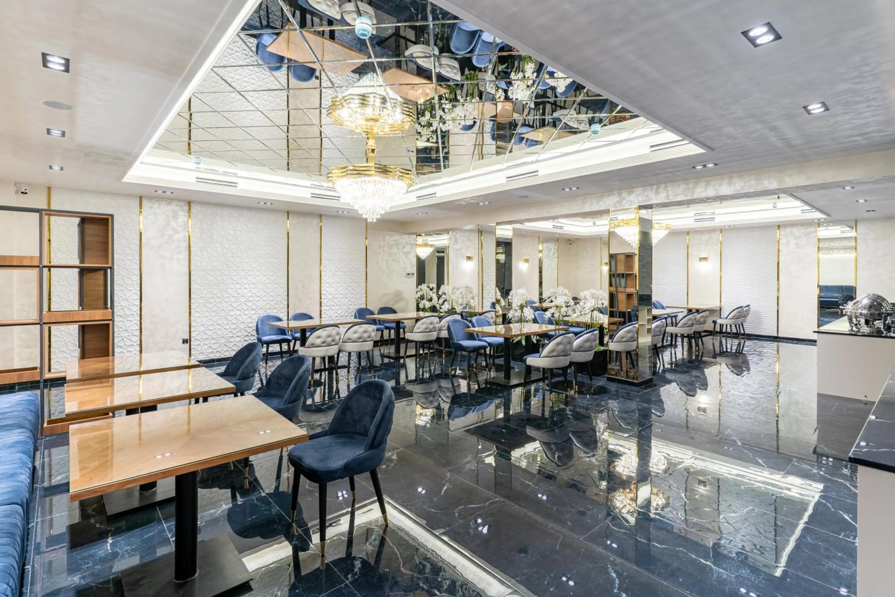 Restaurant/places to eat in MIRZO HOTEL