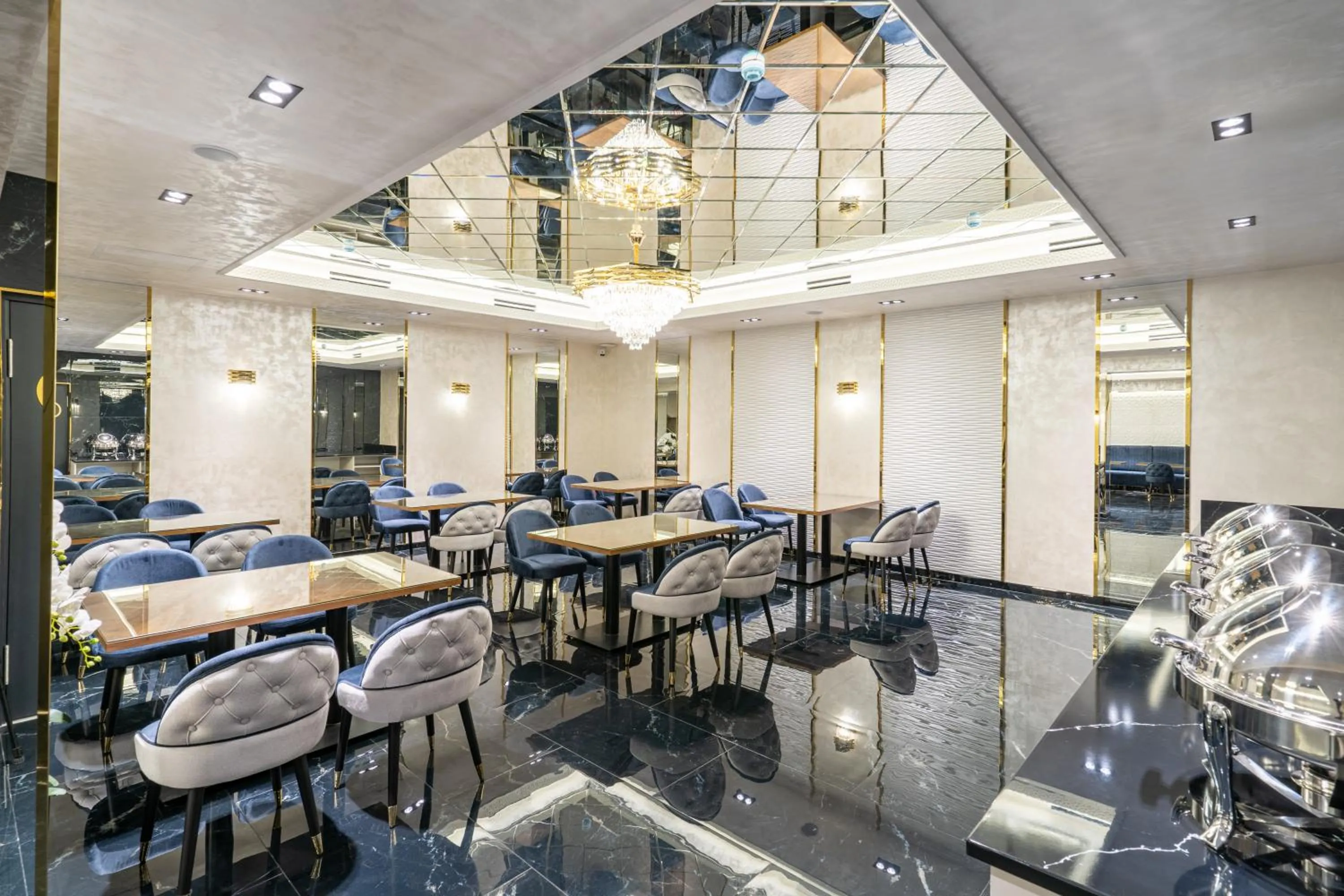 Restaurant/places to eat in MIRZO HOTEL