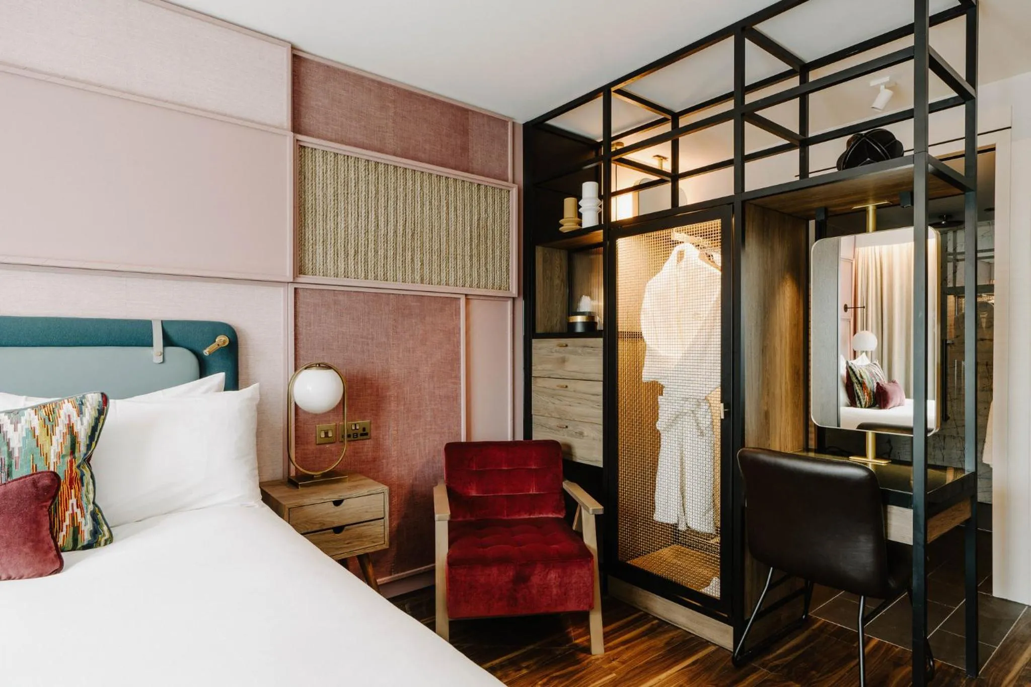 Photo of the whole room, Bed in The Halyard Liverpool, Vignette Collection by IHG