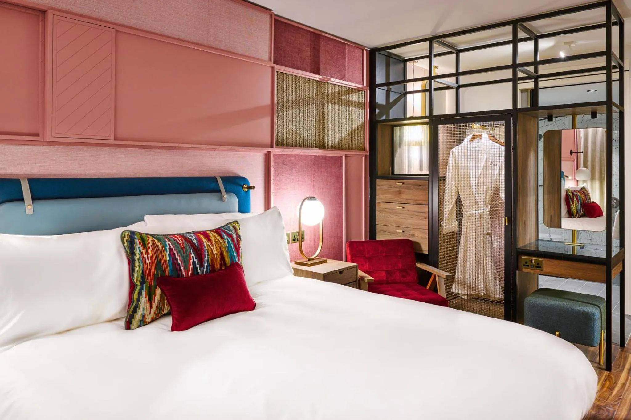 Photo of the whole room, Bed in The Halyard Liverpool, Vignette Collection by IHG