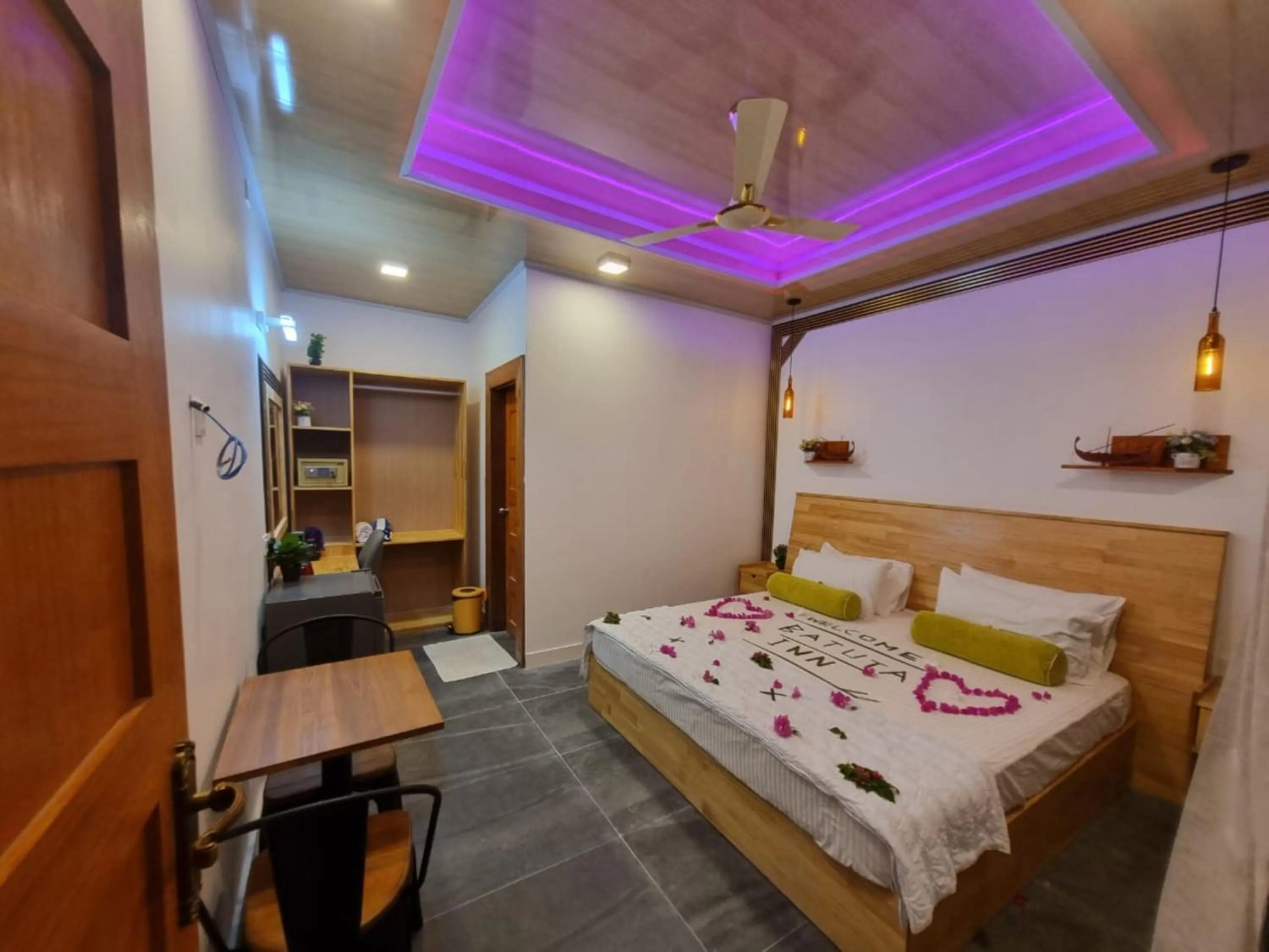 Bed in Batuta Maldives Inn