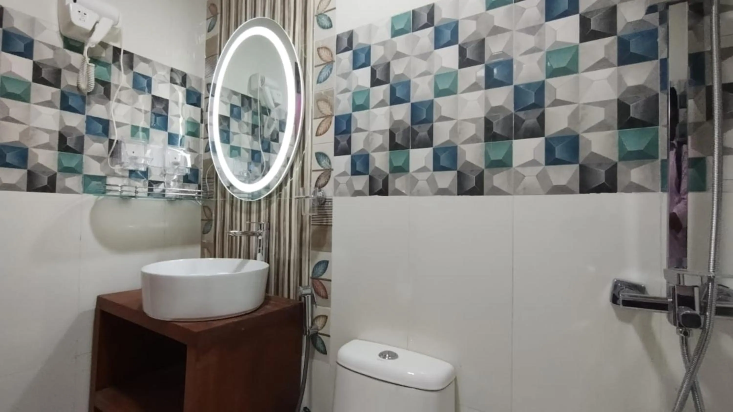 Shower in Batuta Maldives Inn