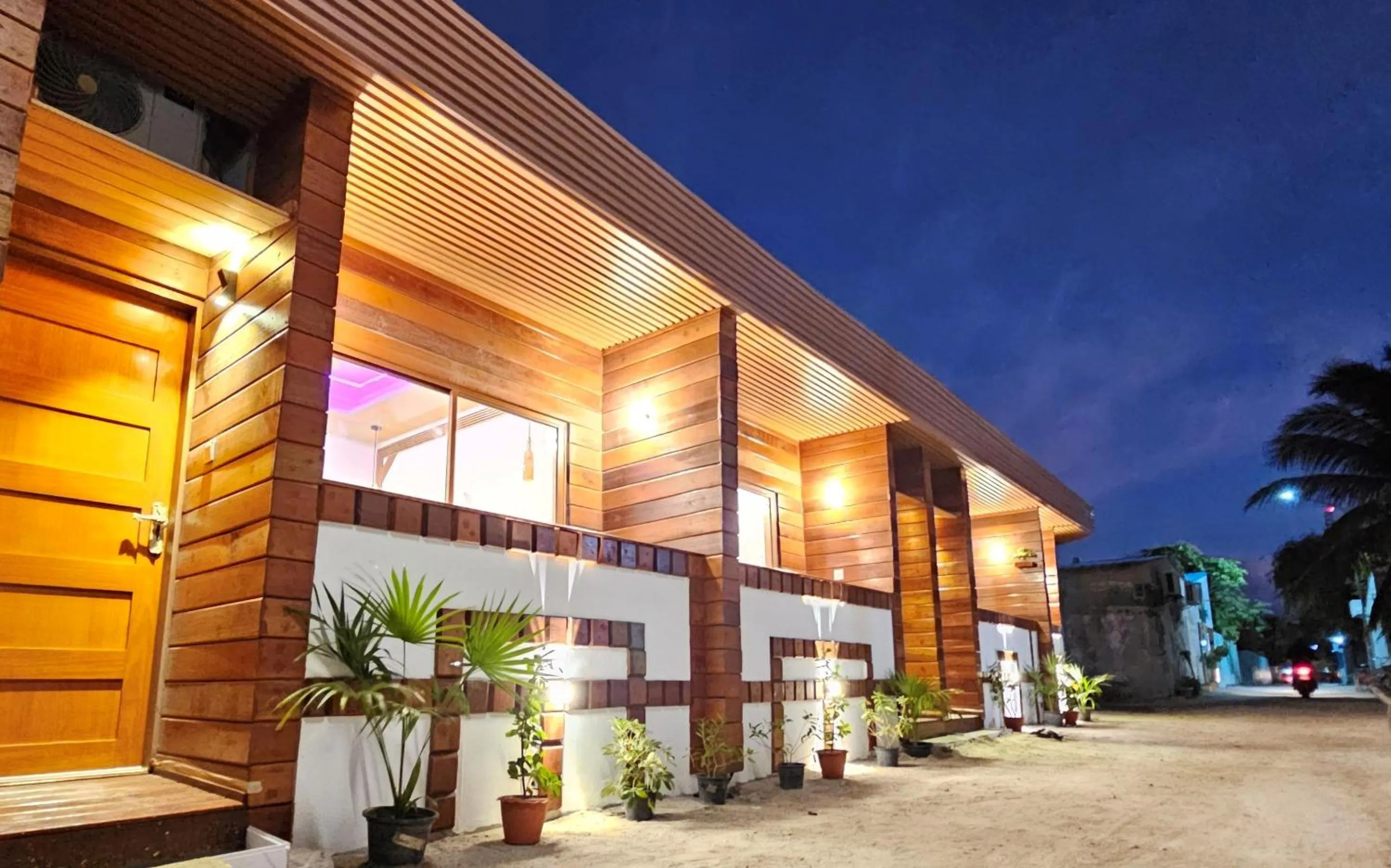 Property building in Batuta Maldives Inn