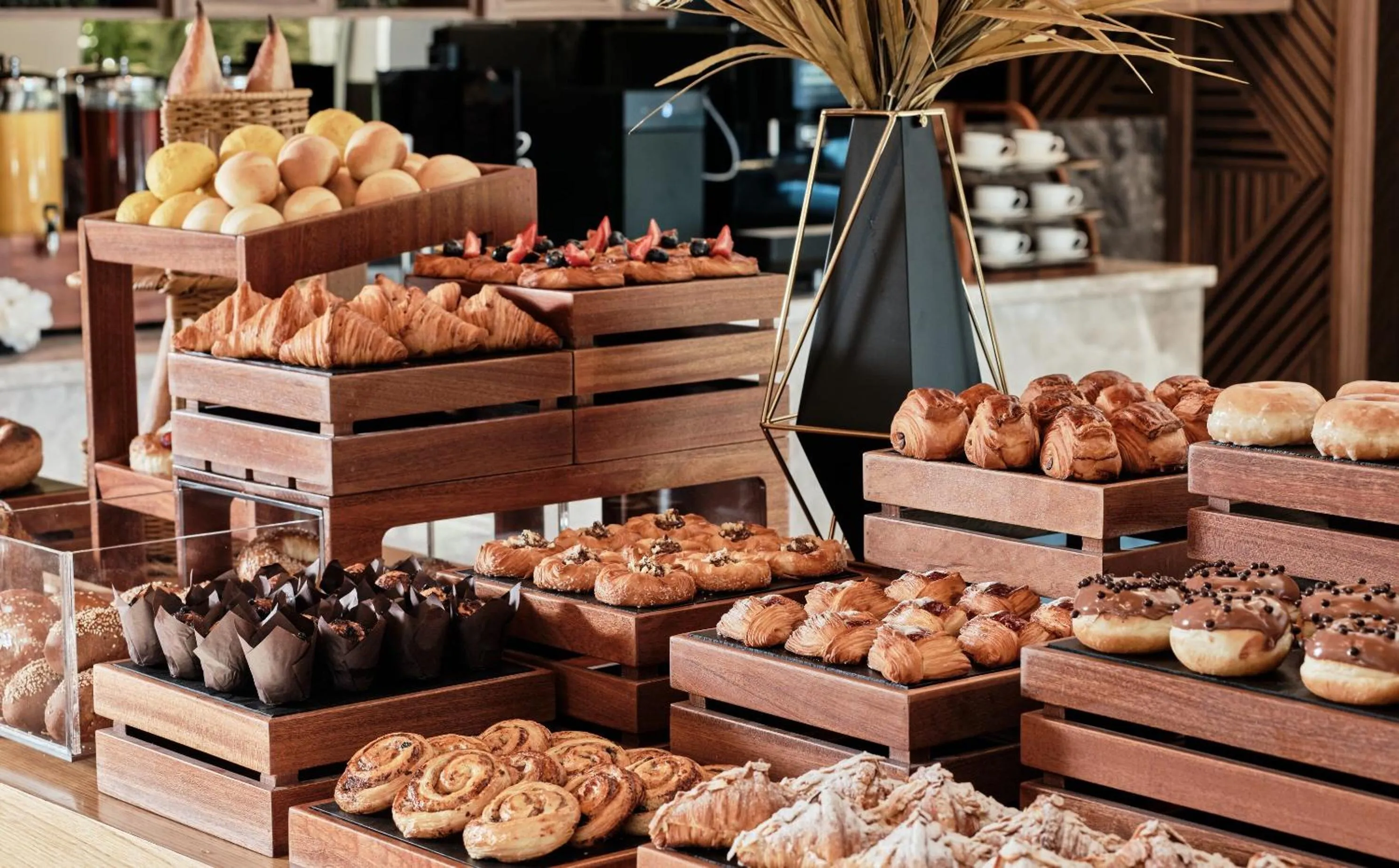 Restaurant/places to eat in Crowne Plaza Tashkent, an IHG Hotel