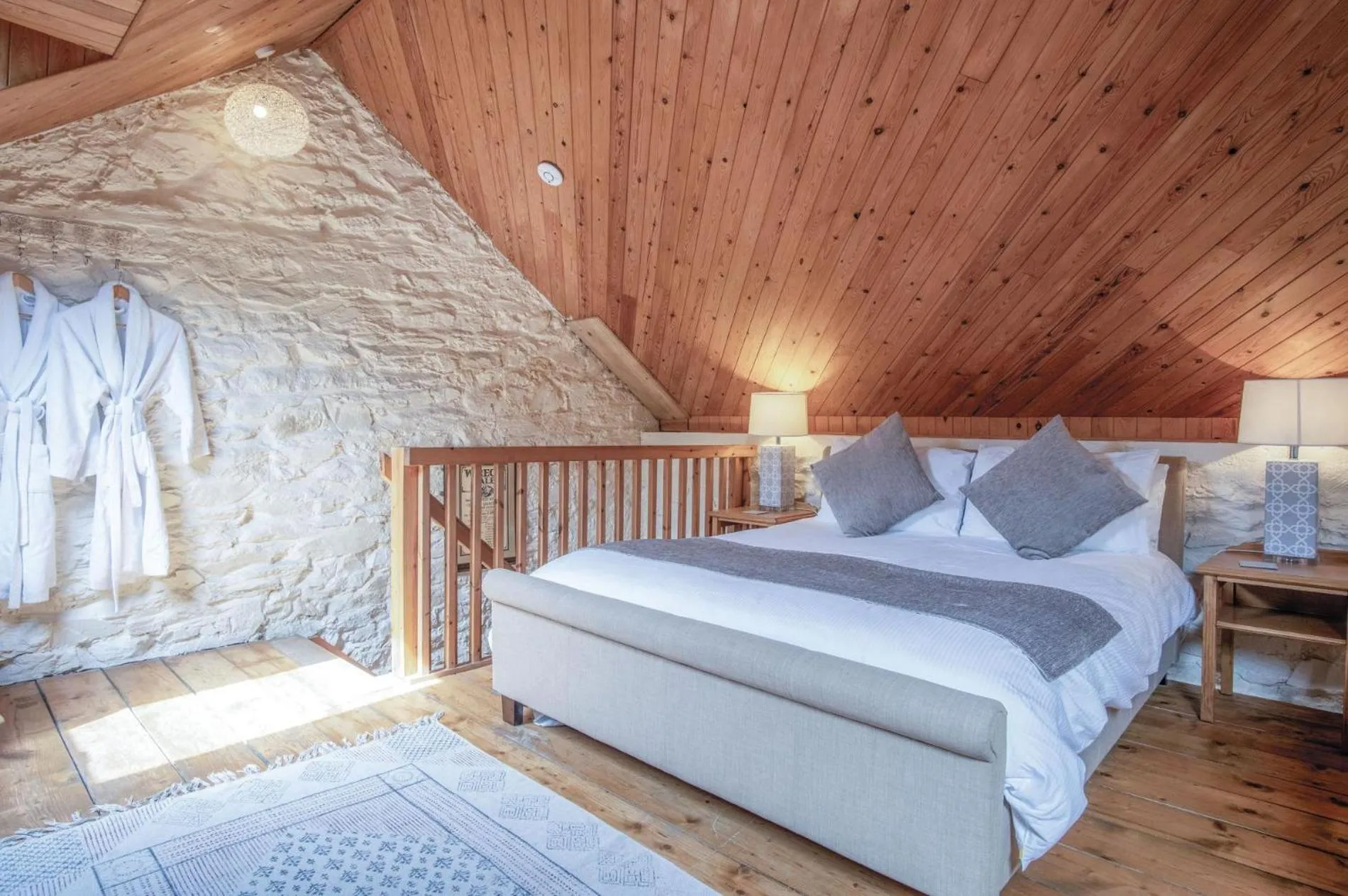 Floor plan, Bed in The Apple Store - 1 Bedroom Cottage - St Ishmaels