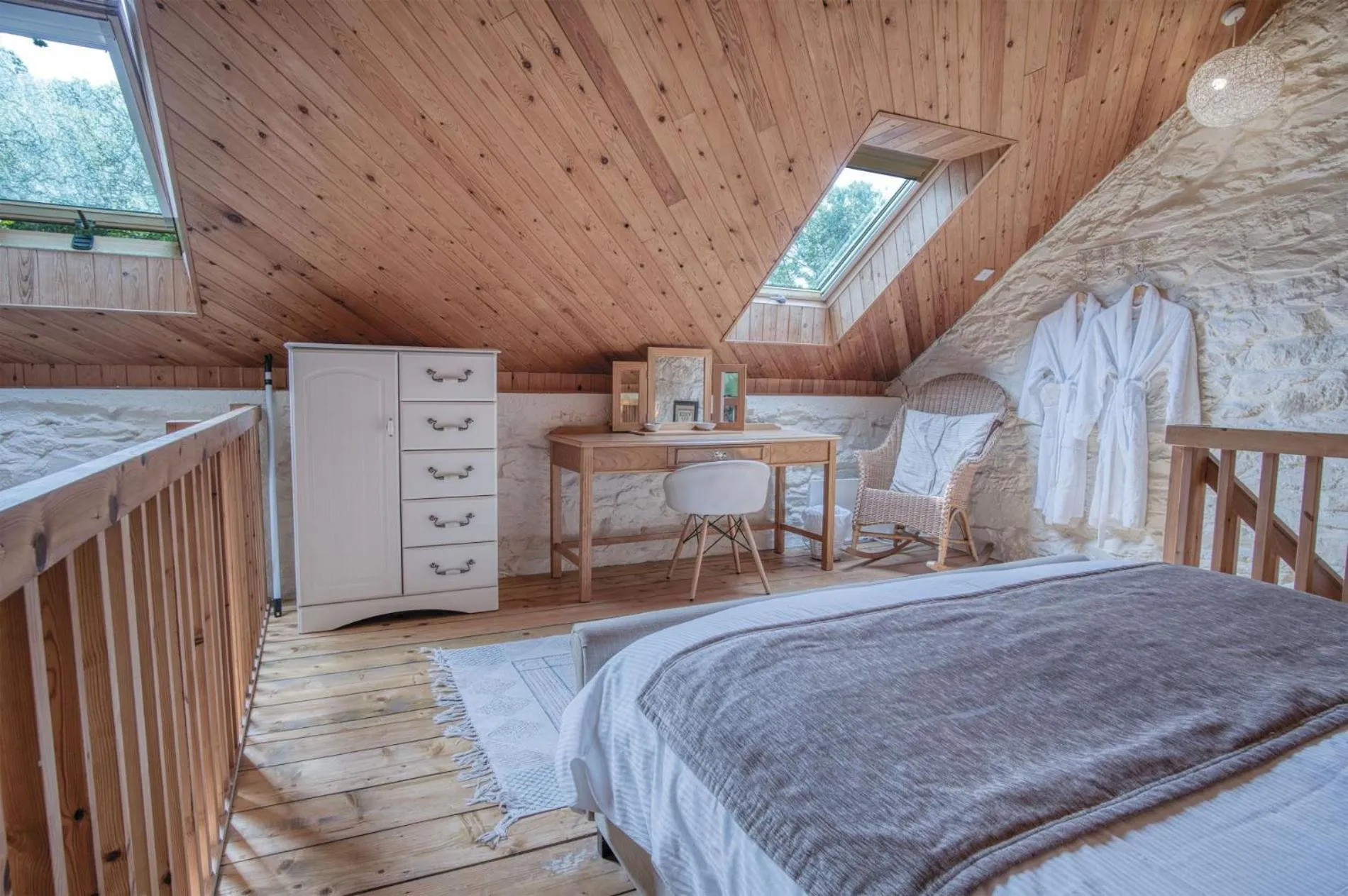 Floor plan, Bed in The Apple Store - 1 Bedroom Cottage - St Ishmaels