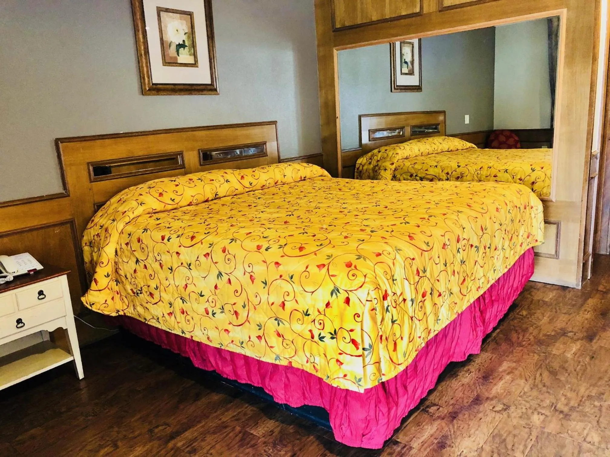 Bed in Sunset Inn Longview