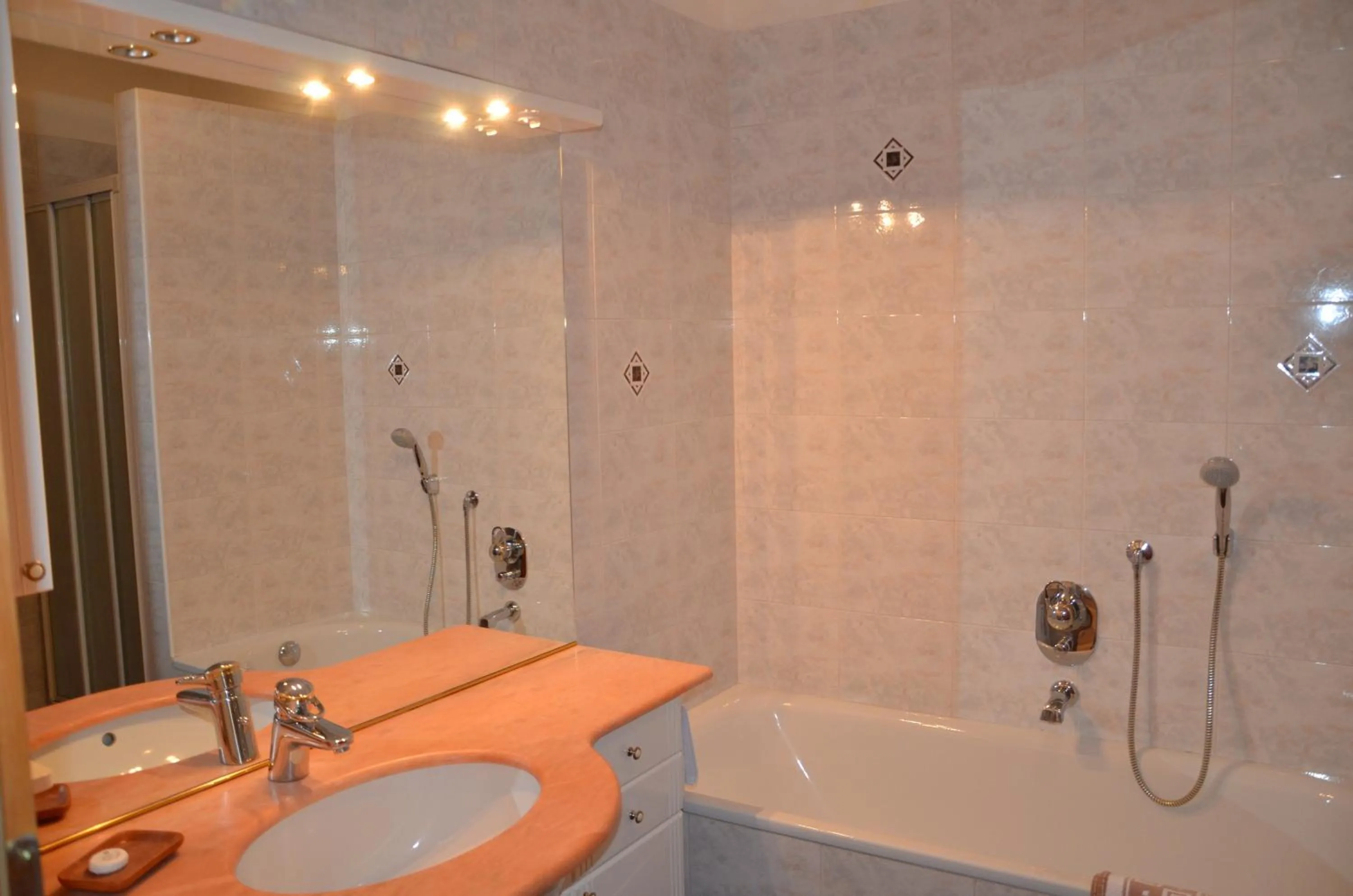 Bathroom in Hotel Greifenstein