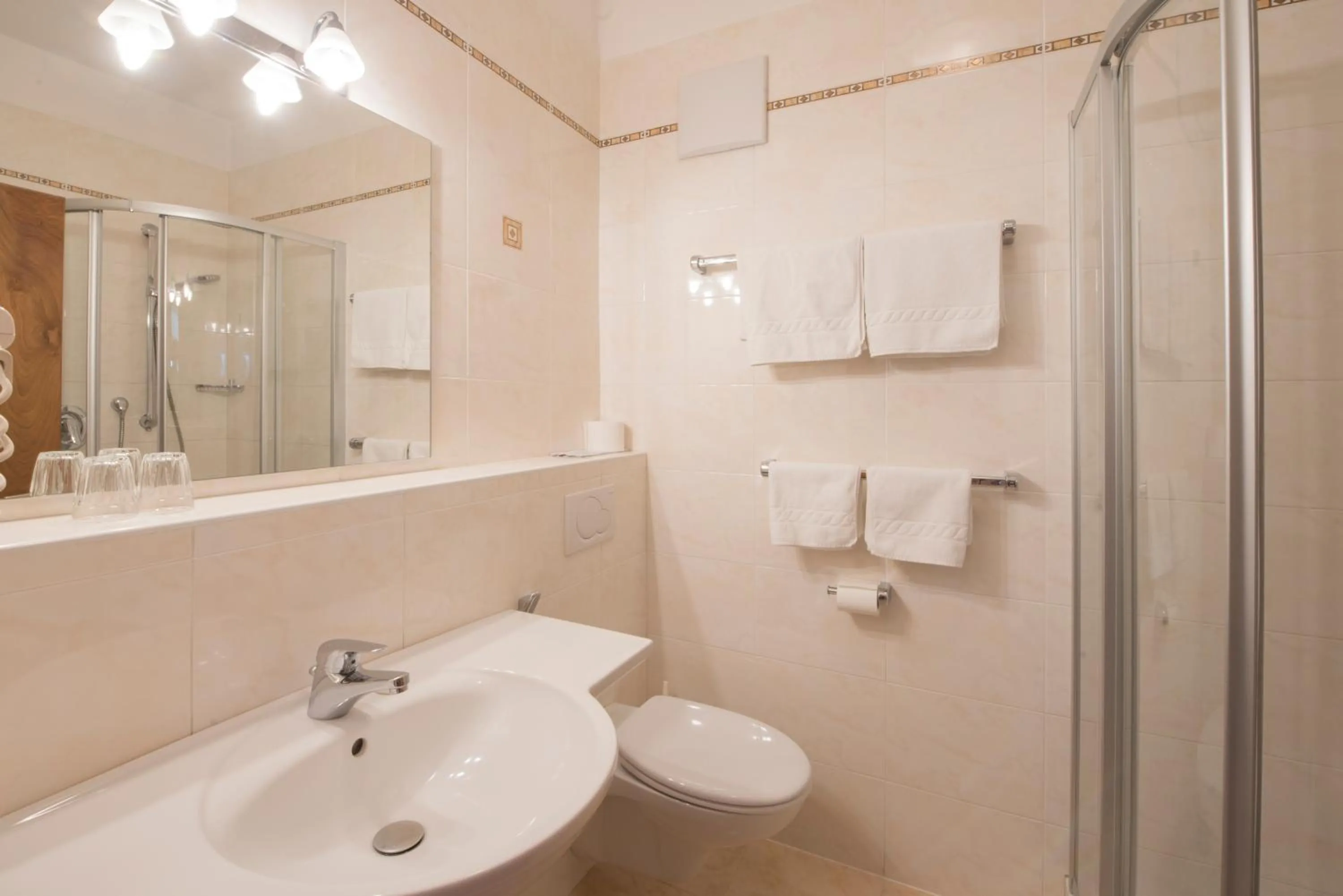 Shower in Hotel Greifenstein