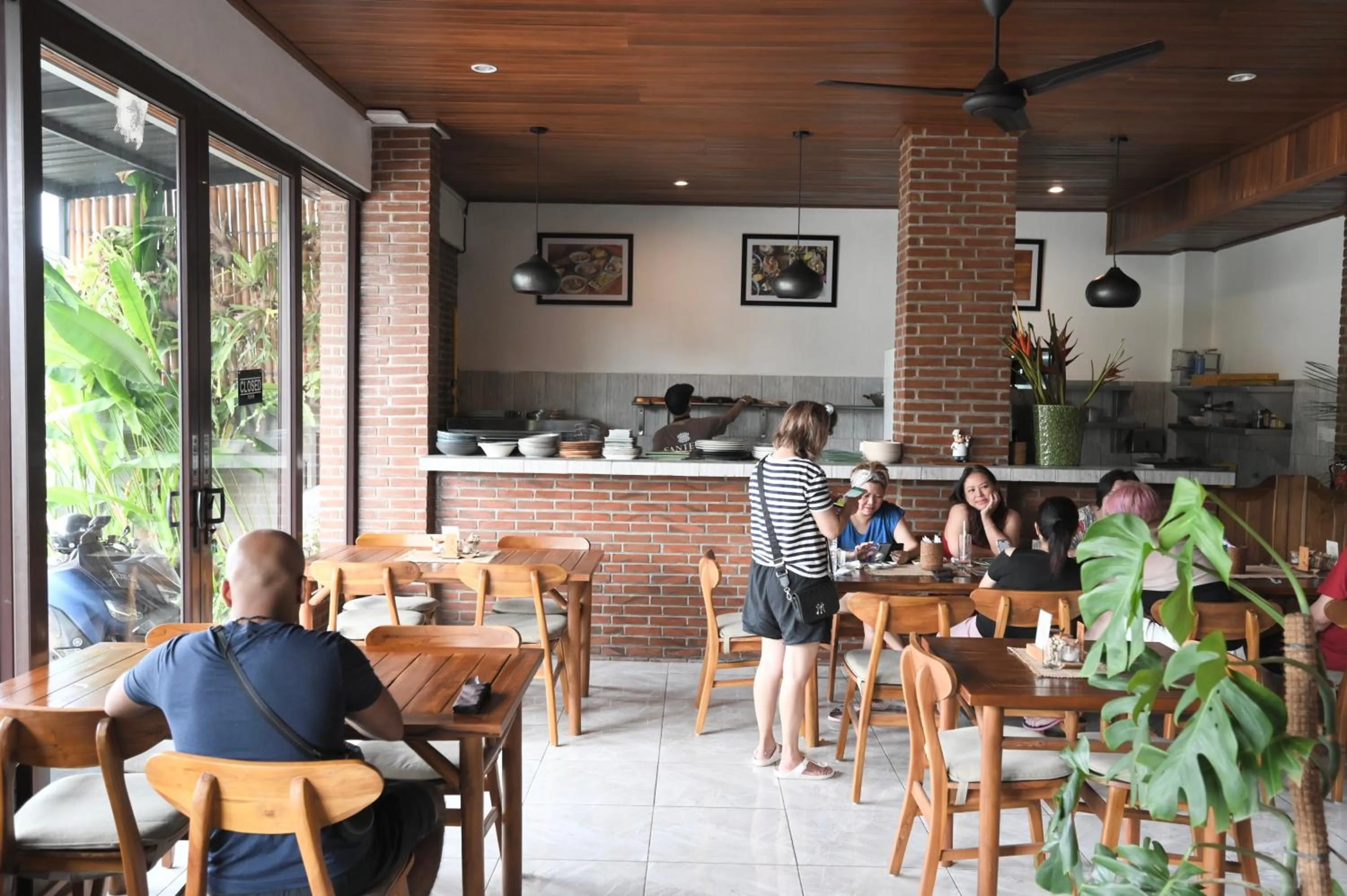 Restaurant/places to eat in Santera Village