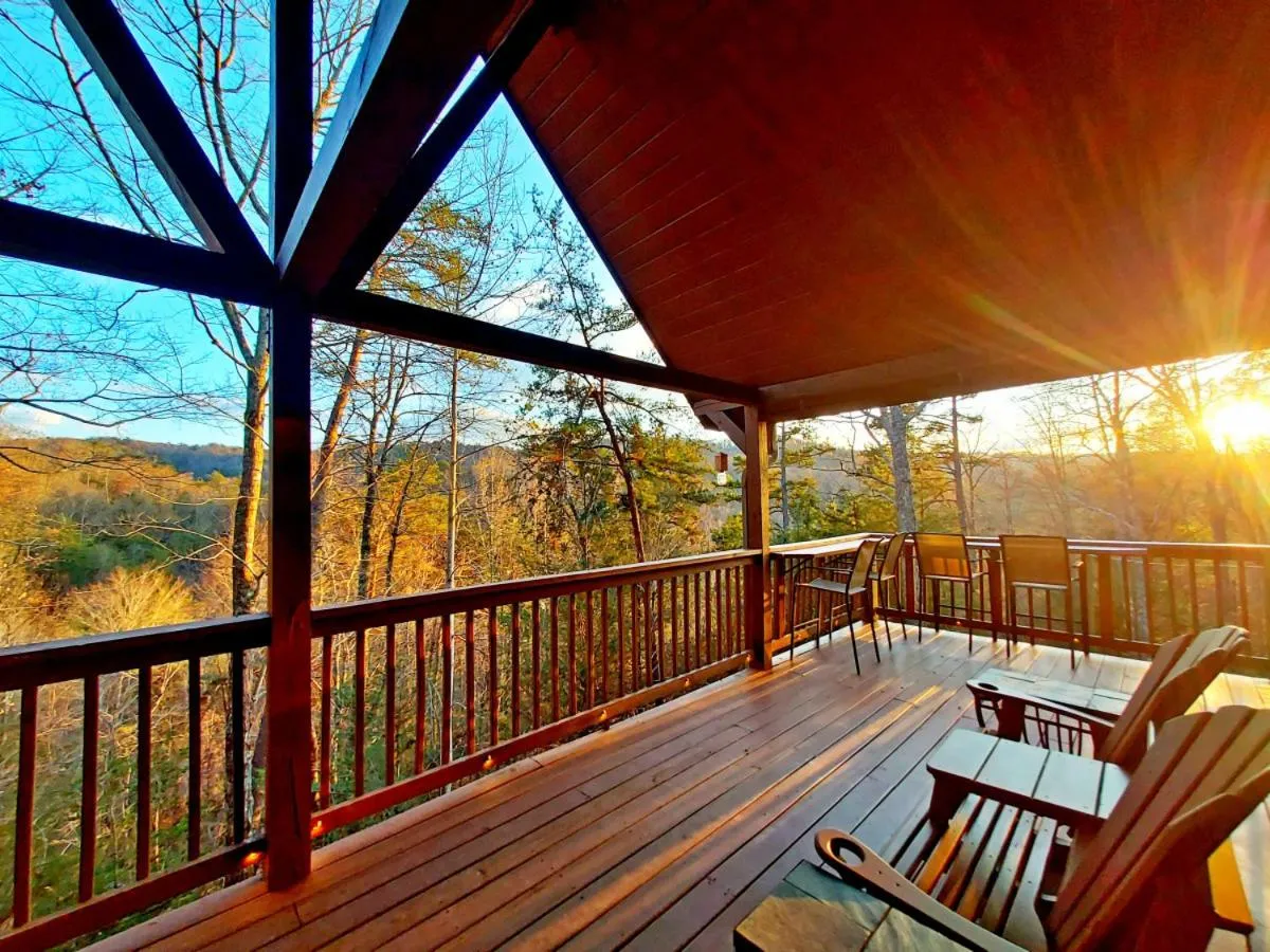 Mountain Mist - Secluded Cabin, MTN View, Hot Tub!