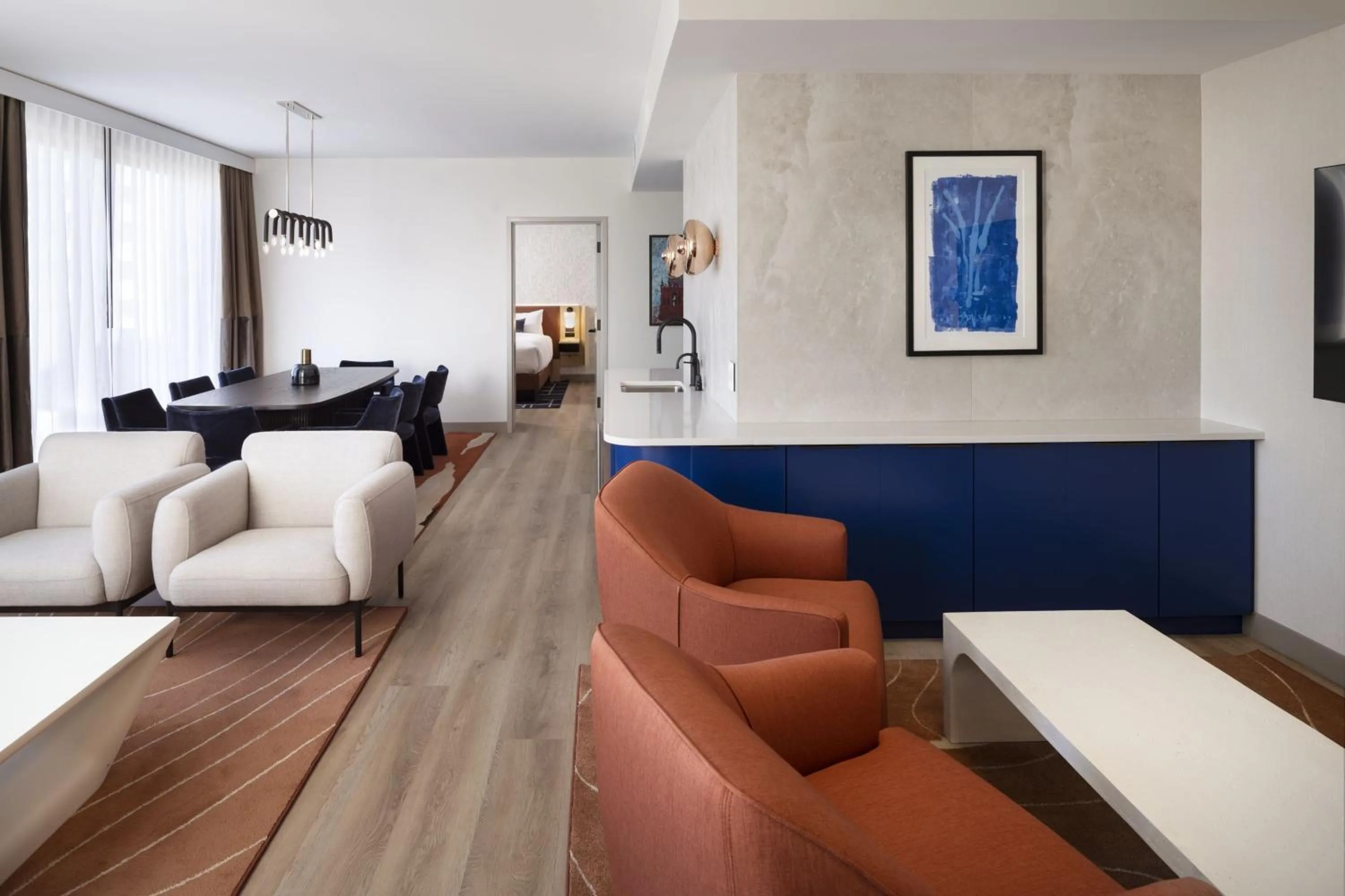 Lounge or bar in Cascade Hotel, Kansas City, a Tribute Portfolio Hotel