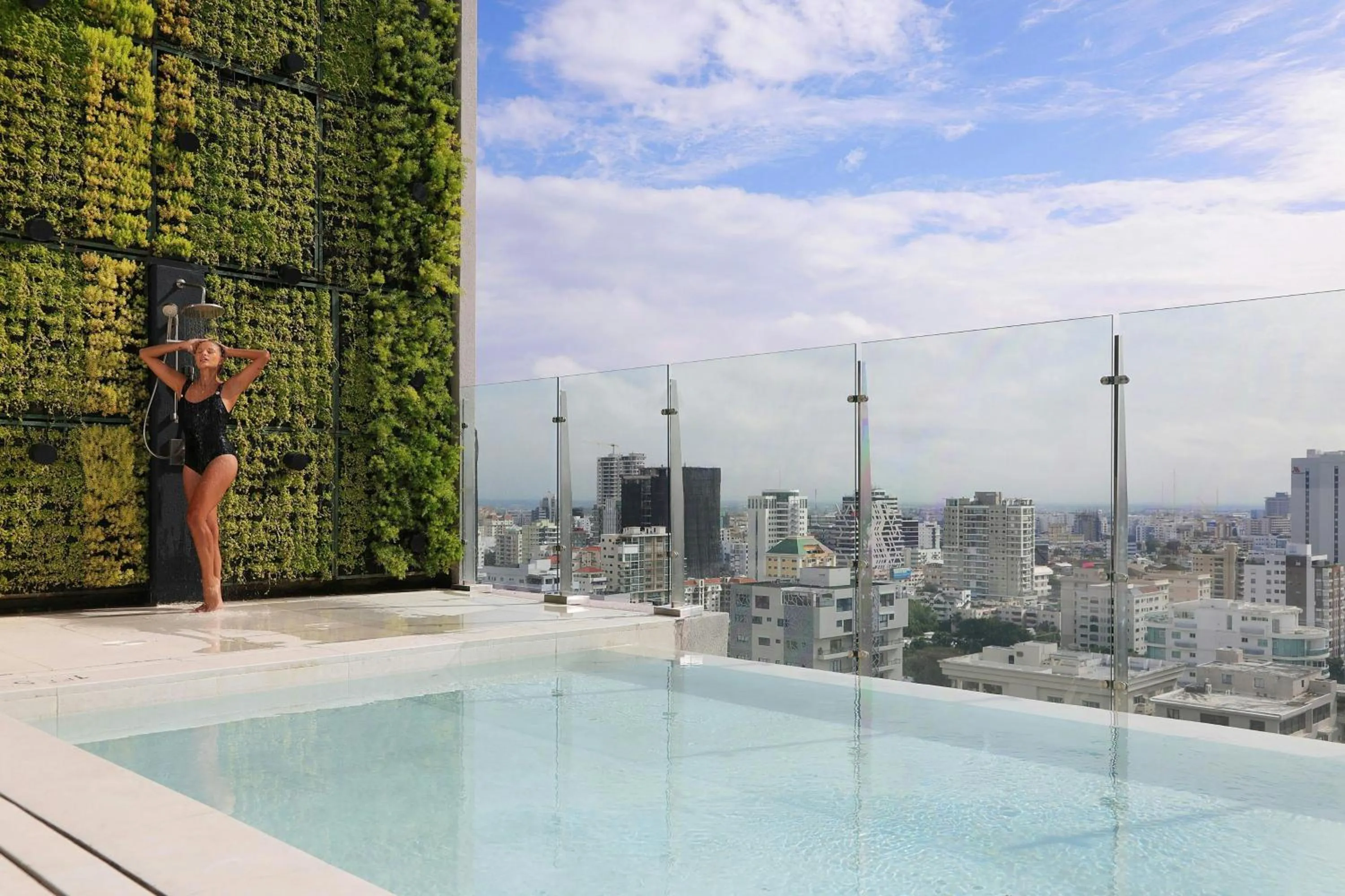 Swimming pool in Courtyard by Marriott Santo Domingo Piantini
