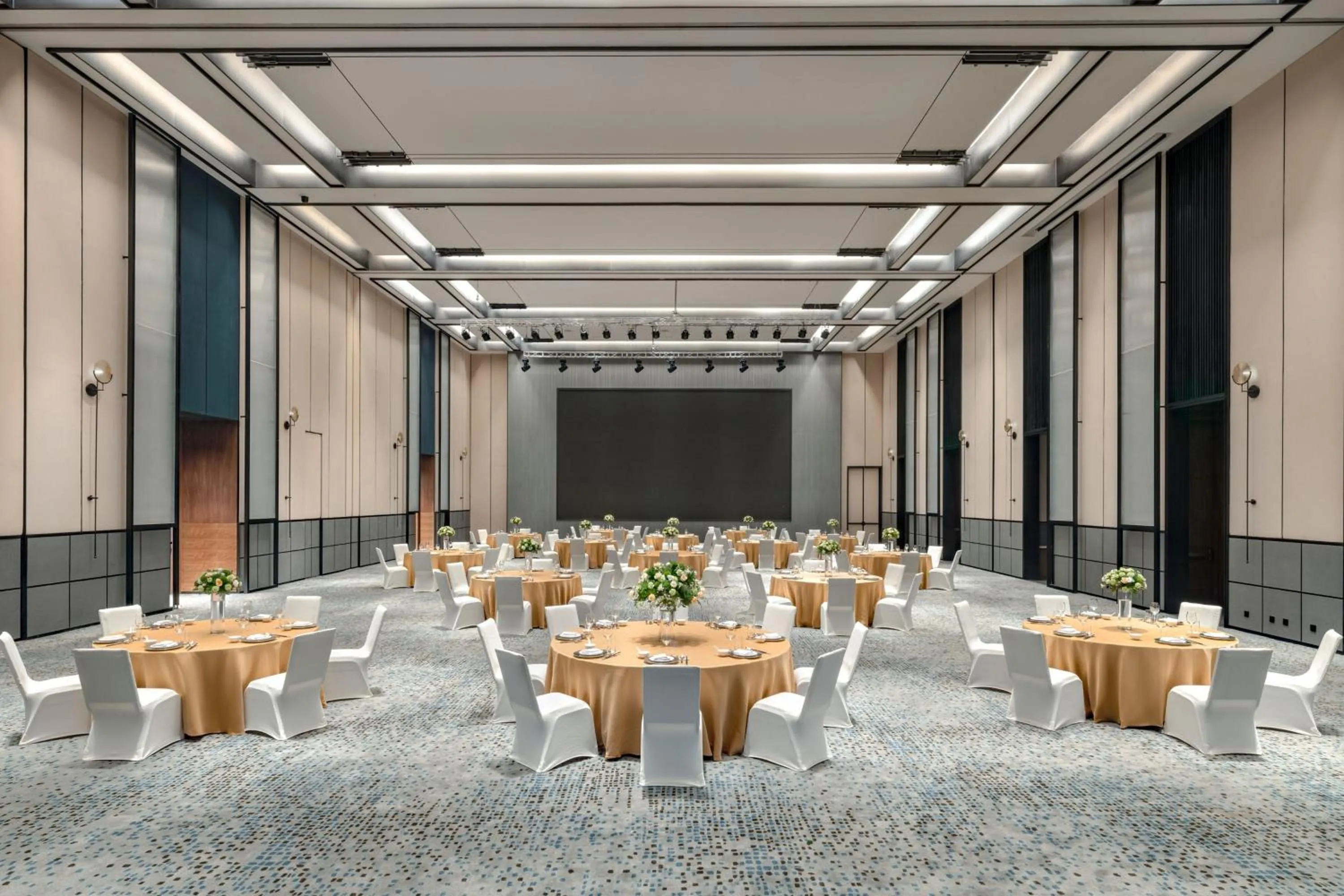 Meeting/conference room in Four Points by Sheraton Urumqi