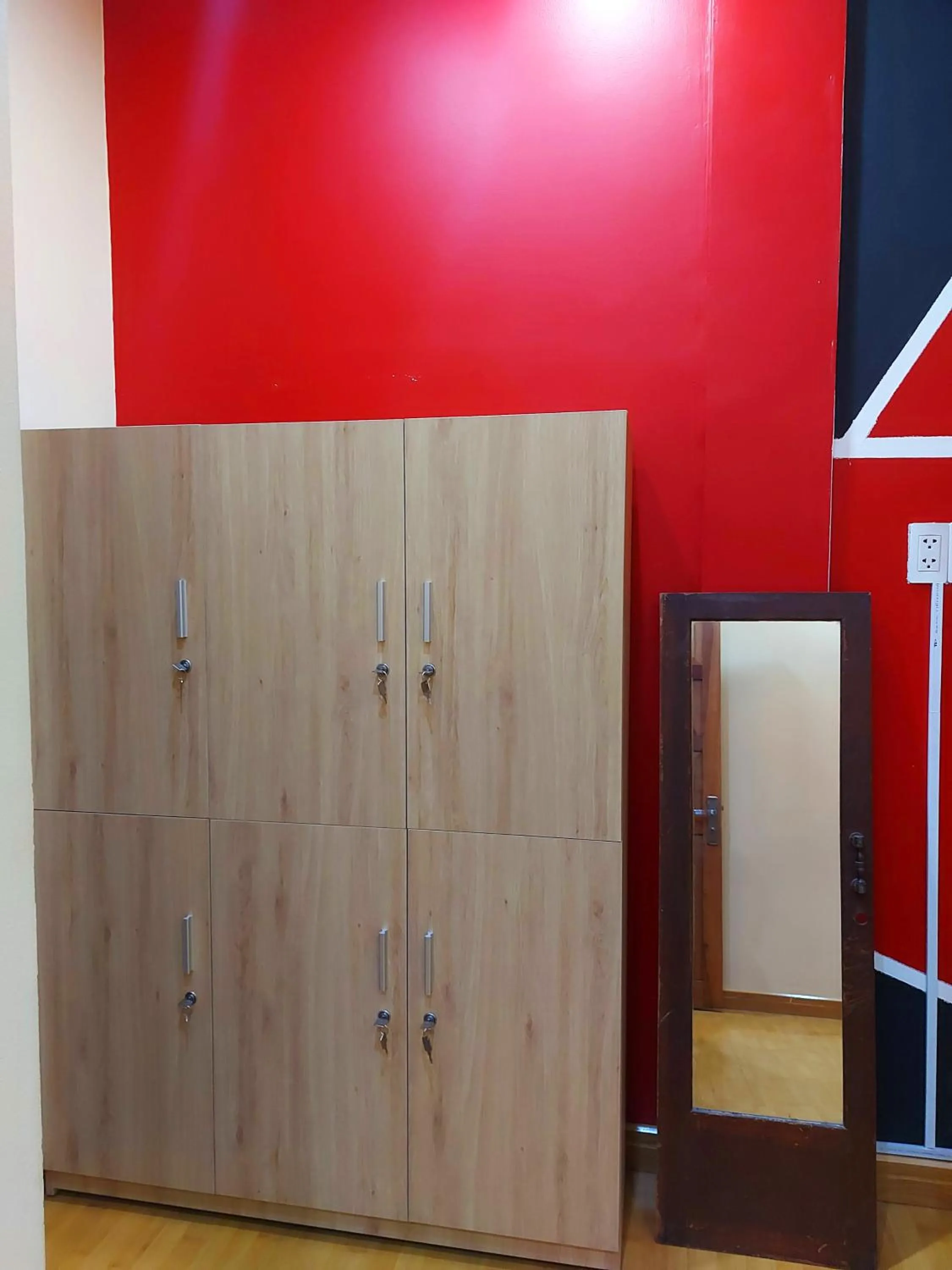 microwave in Northern Hostel - Bui Vien Walking Street