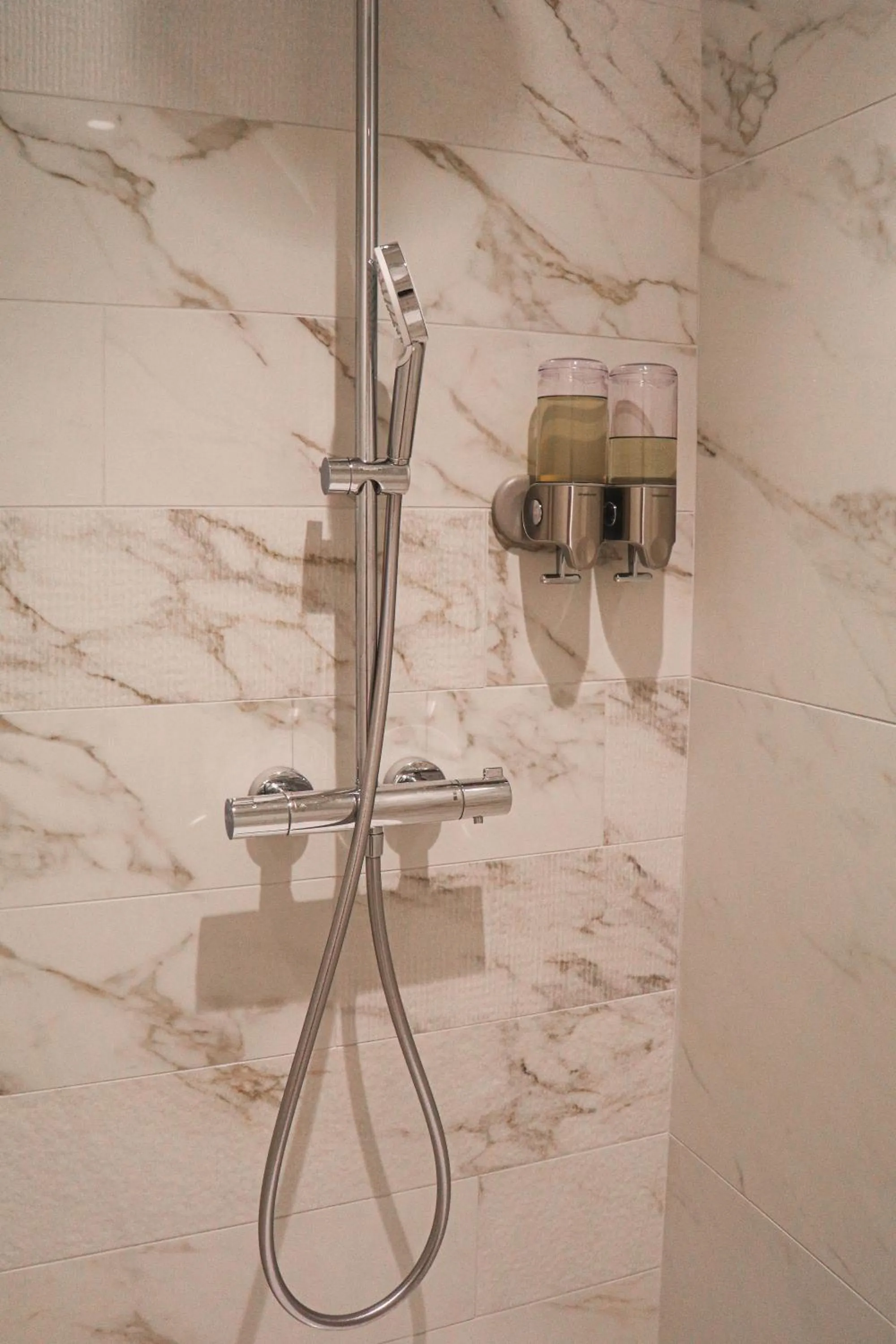 Shower in Maison d'Hotes Delga