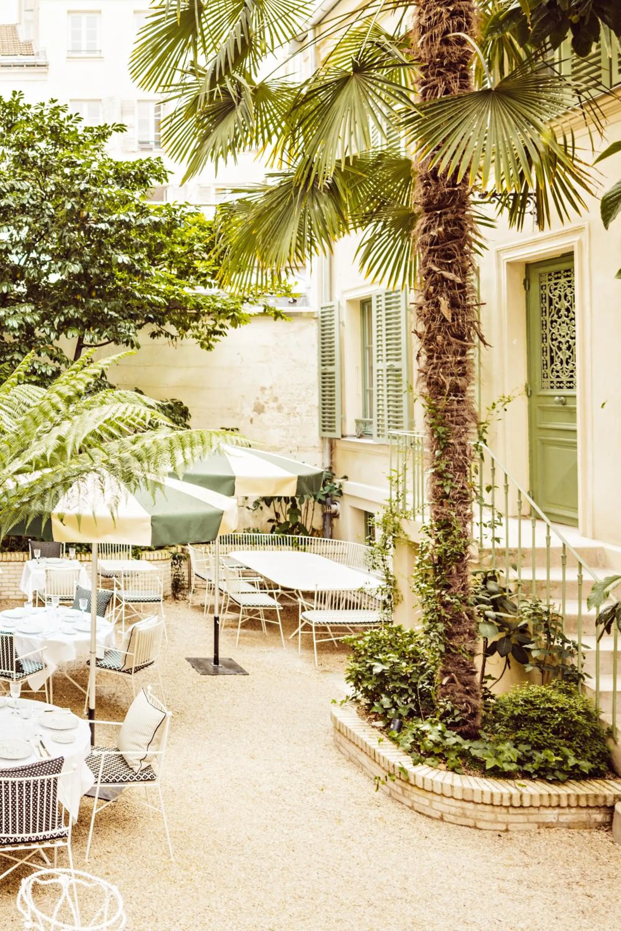 Patio in Hôtel Eldorado Paris