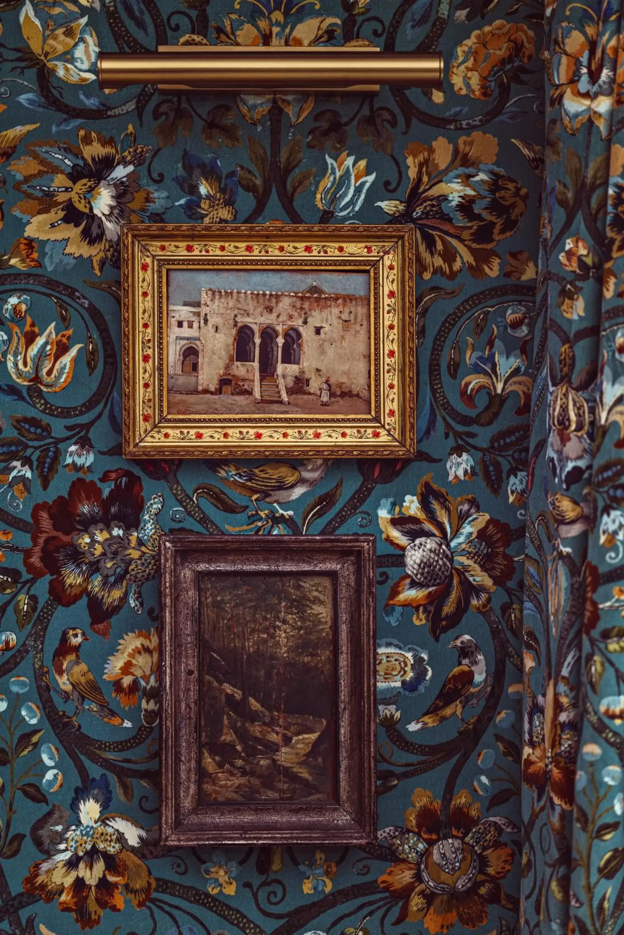 Parisienne in Hôtel Eldorado Paris Parisienne in Hôtel Eldorado Paris