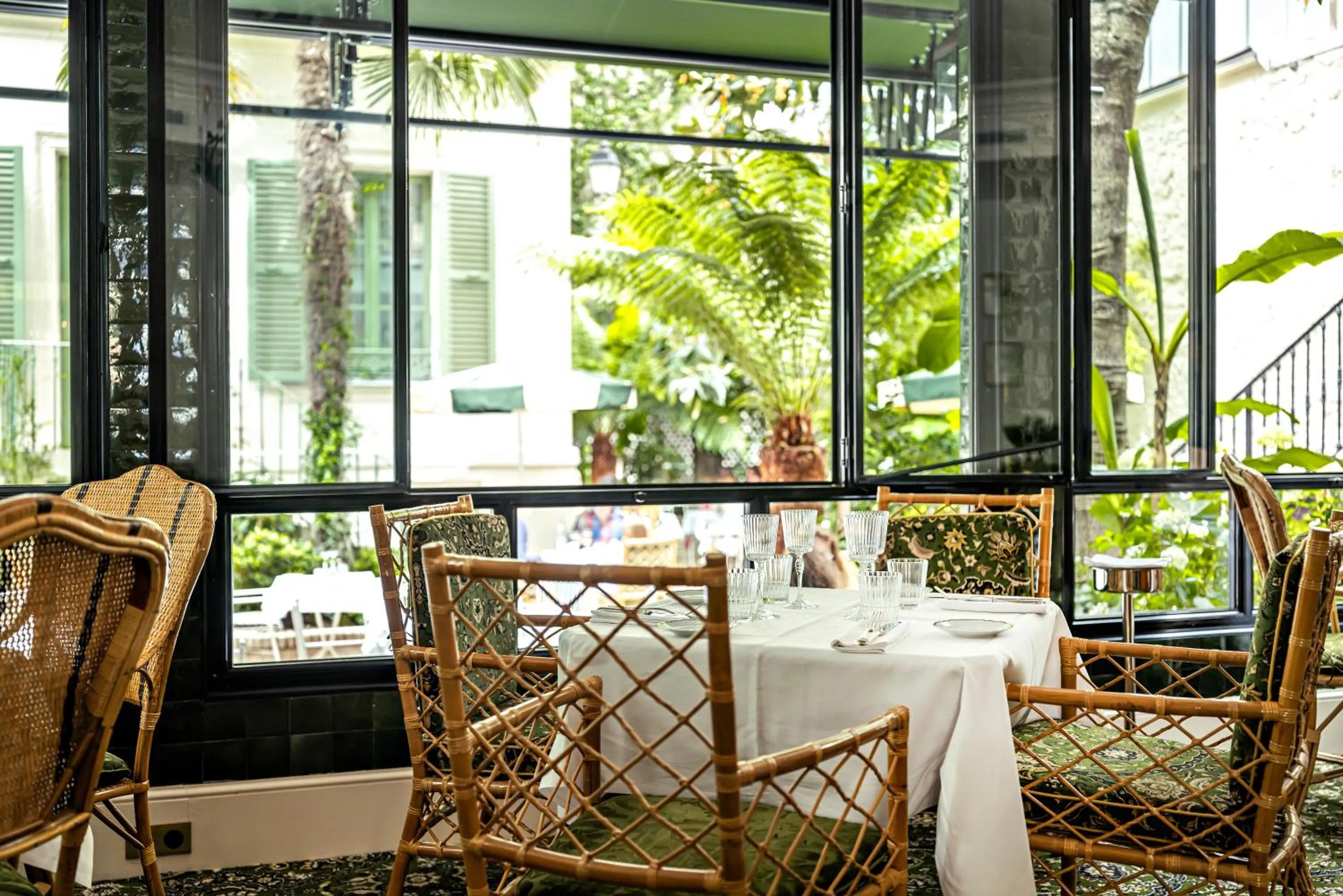 Restaurant/places to eat in Hôtel Eldorado Paris