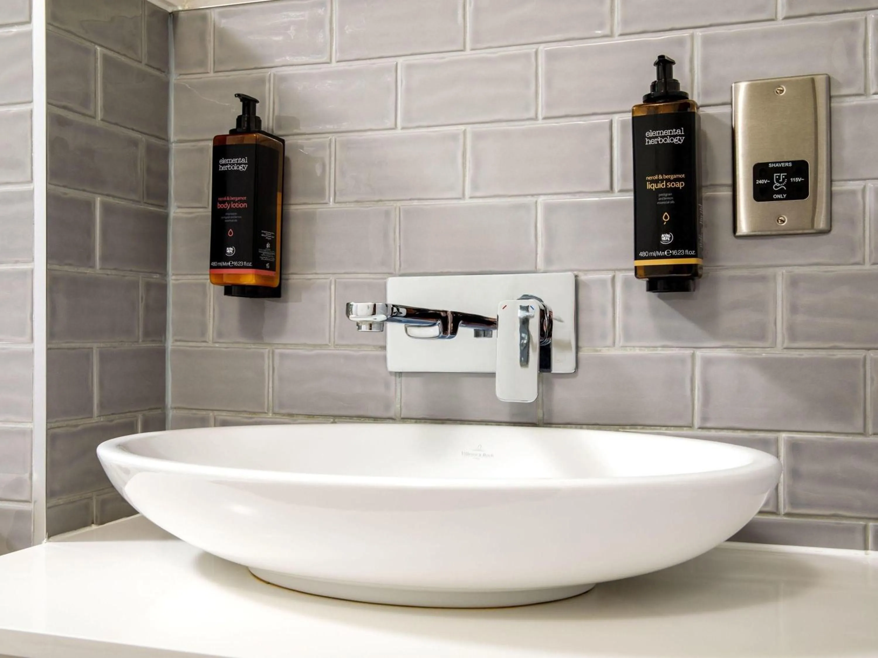 Bedroom in Mercure Inverness Hotel