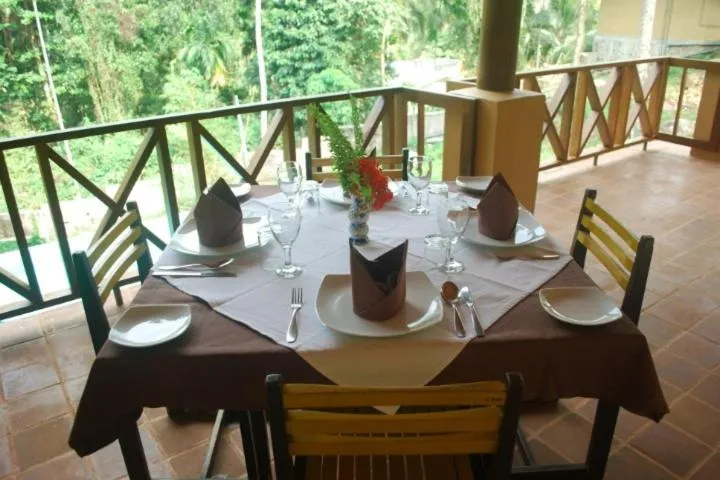 Bopath Falls Rock Chalets