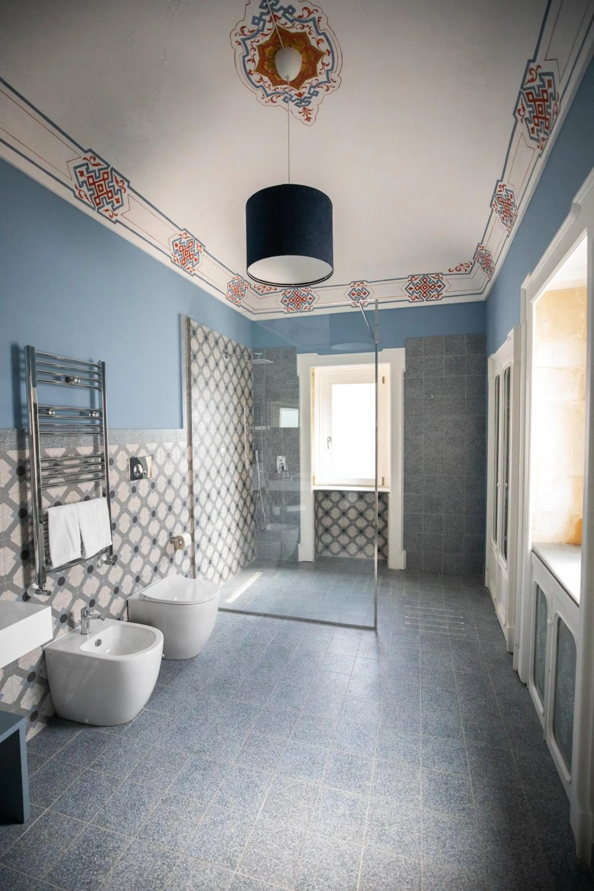 Shower in Lanterne Magiche Ortigia Suites