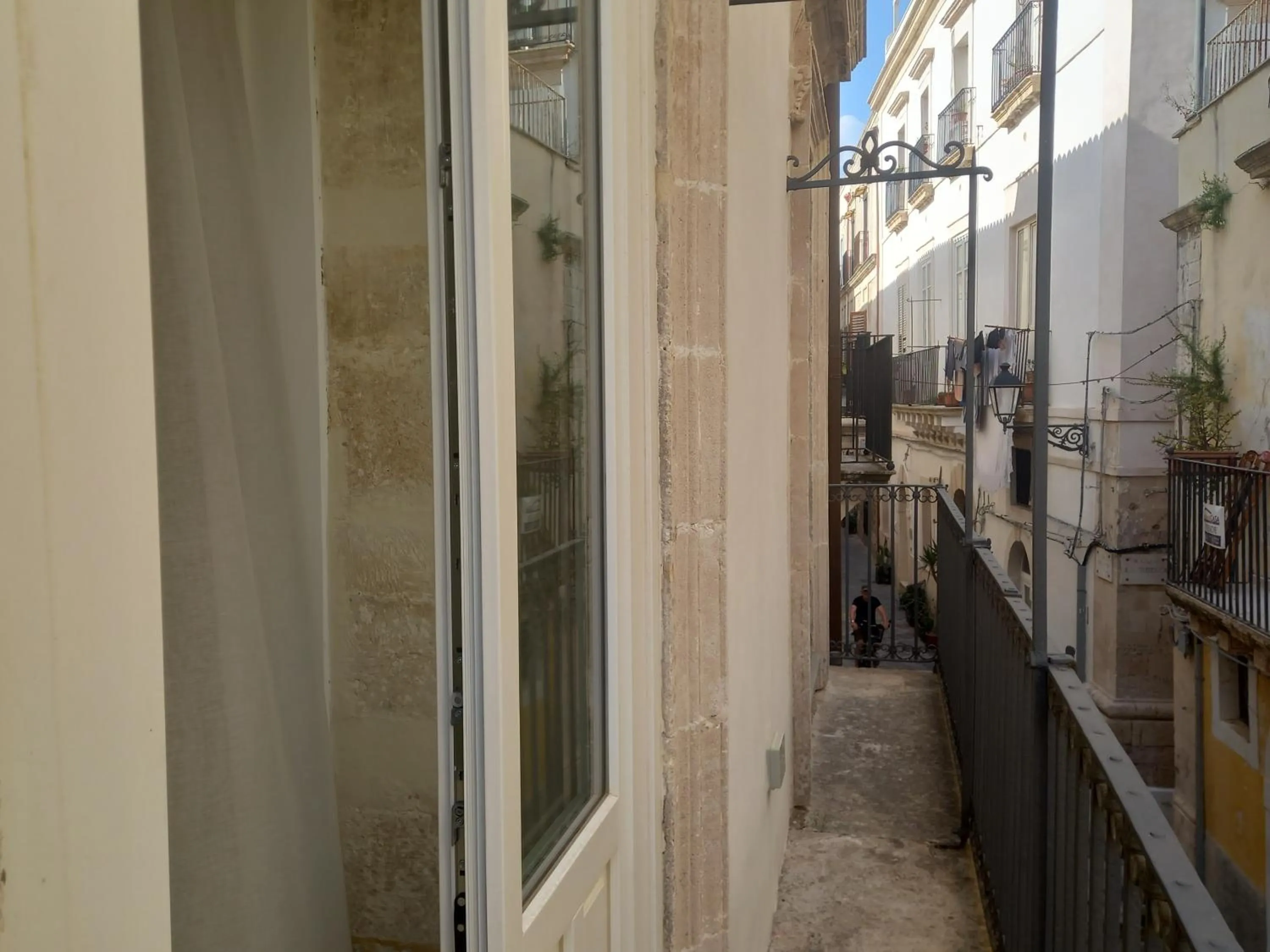 Quiet street view in Lanterne Magiche Ortigia Suites