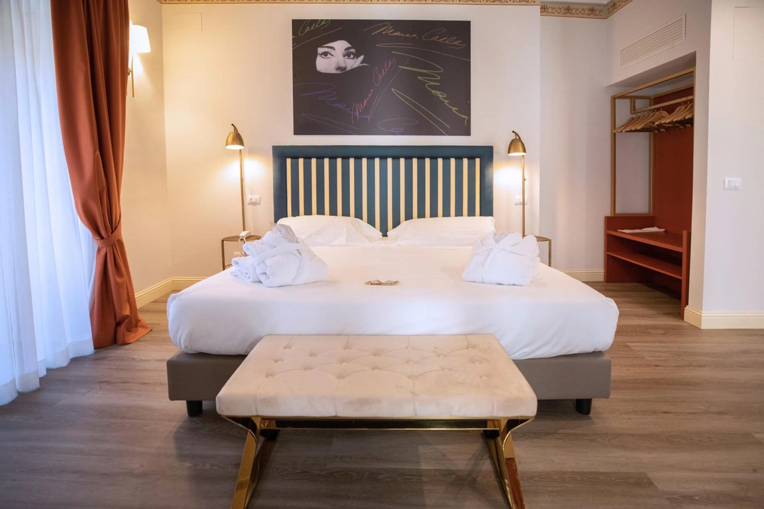 Bed in Lanterne Magiche Ortigia Suites